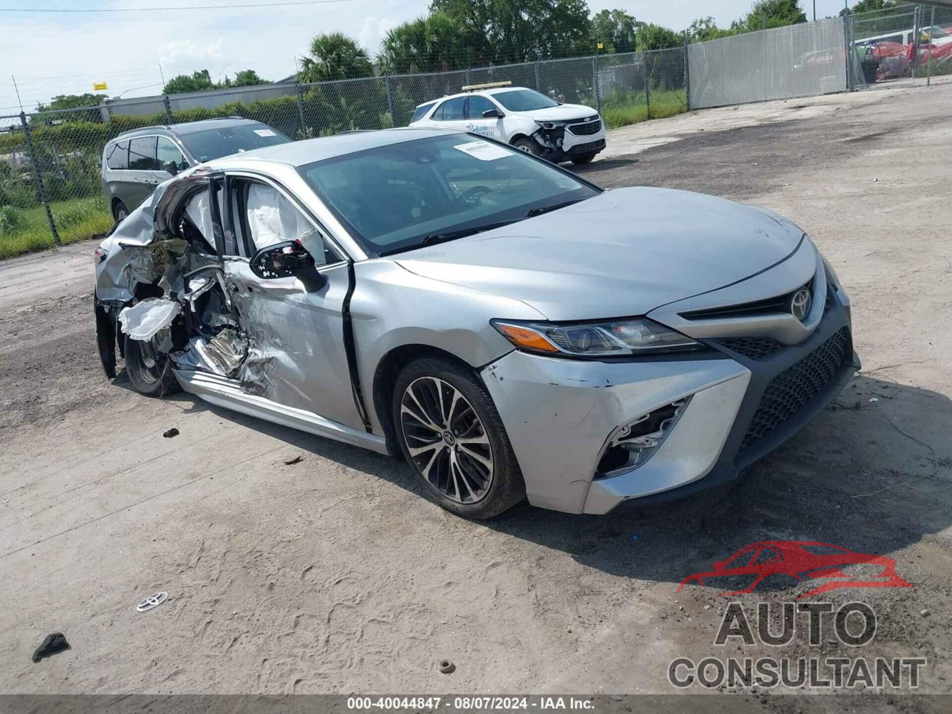 TOYOTA CAMRY 2020 - 4T1G11AK6LU867834