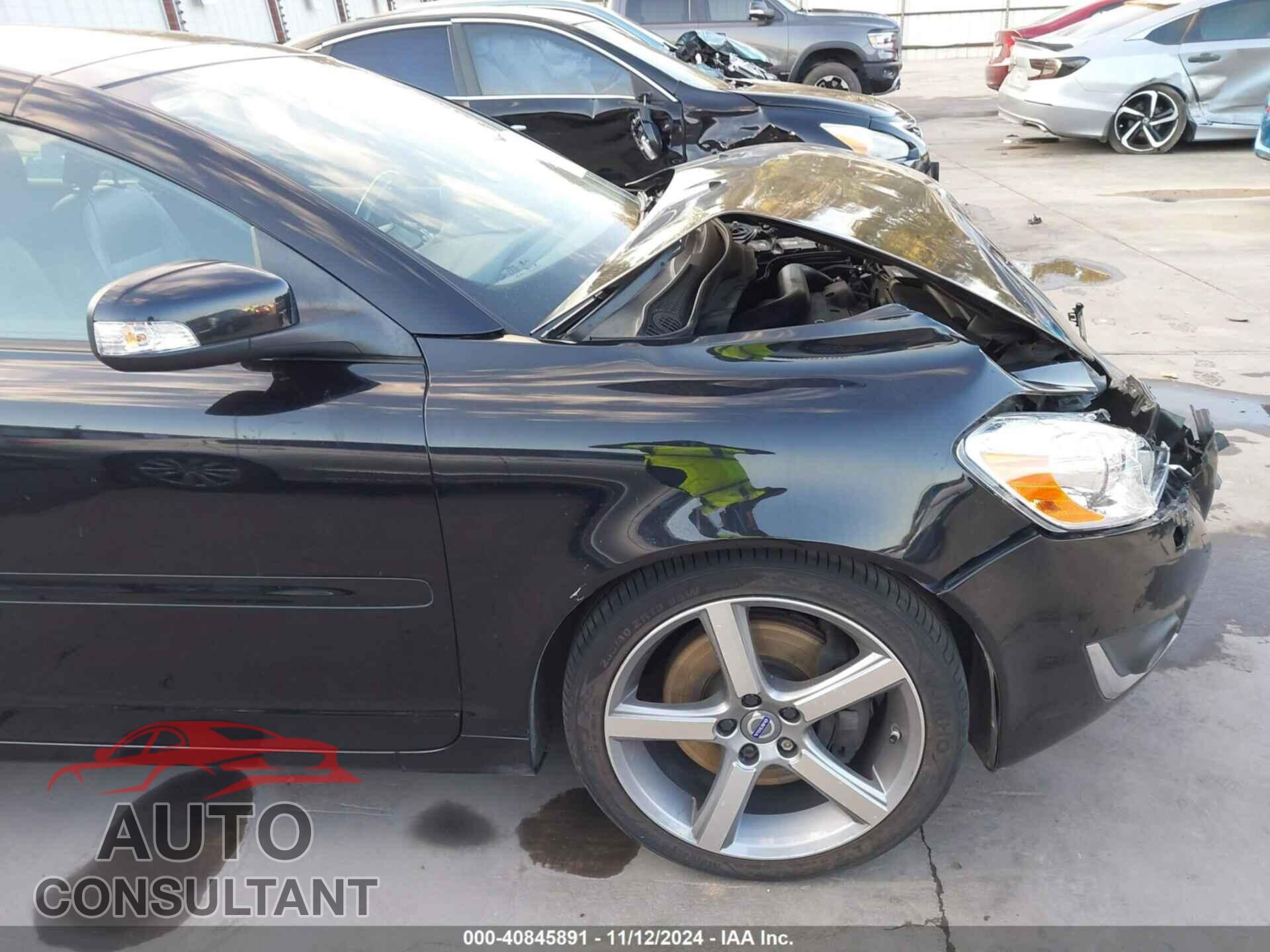VOLVO C70 2012 - YV1672MCXCJ130818