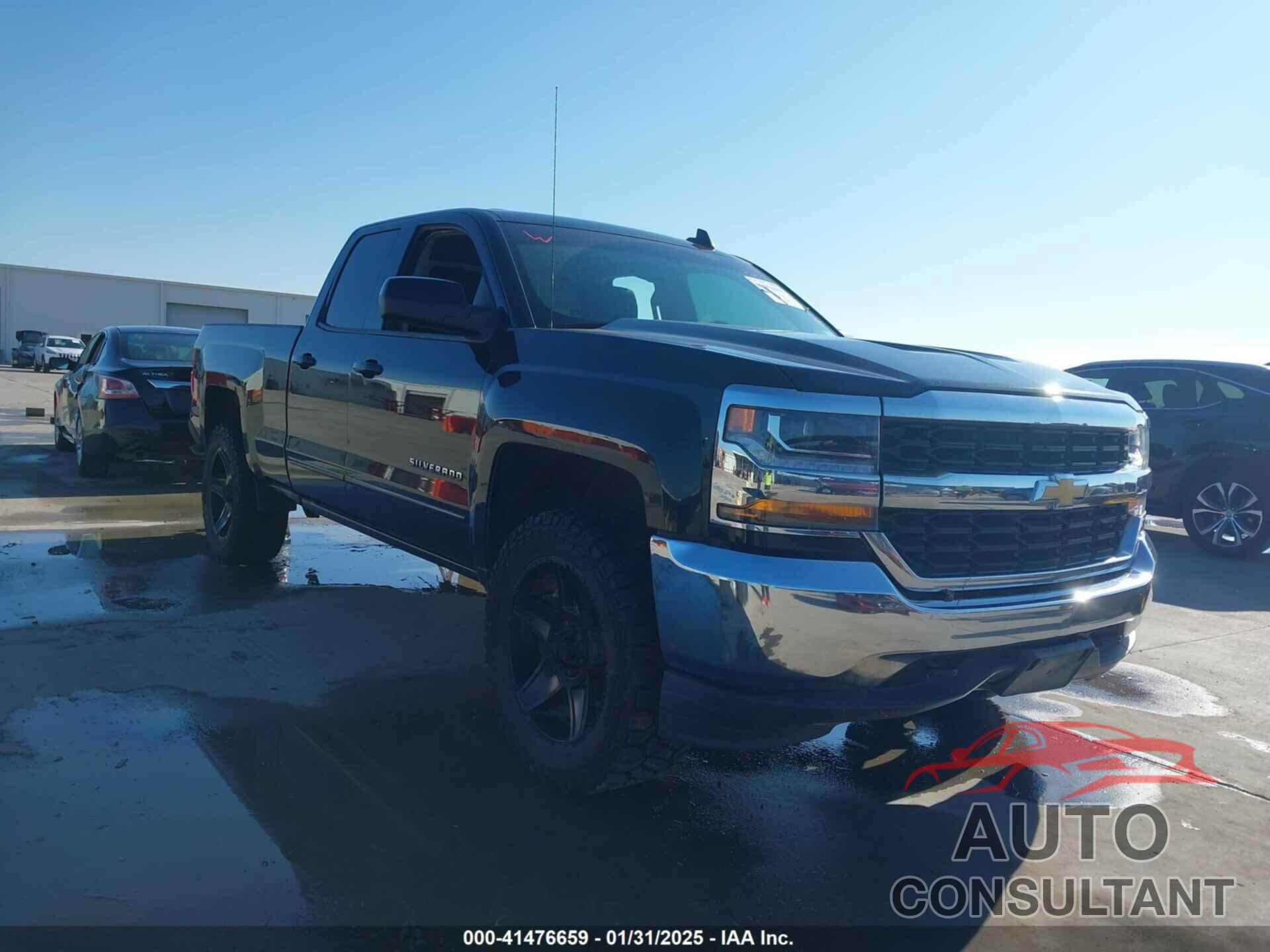 CHEVROLET SILVERADO 1500 2018 - 1GCVKREC0JZ164286