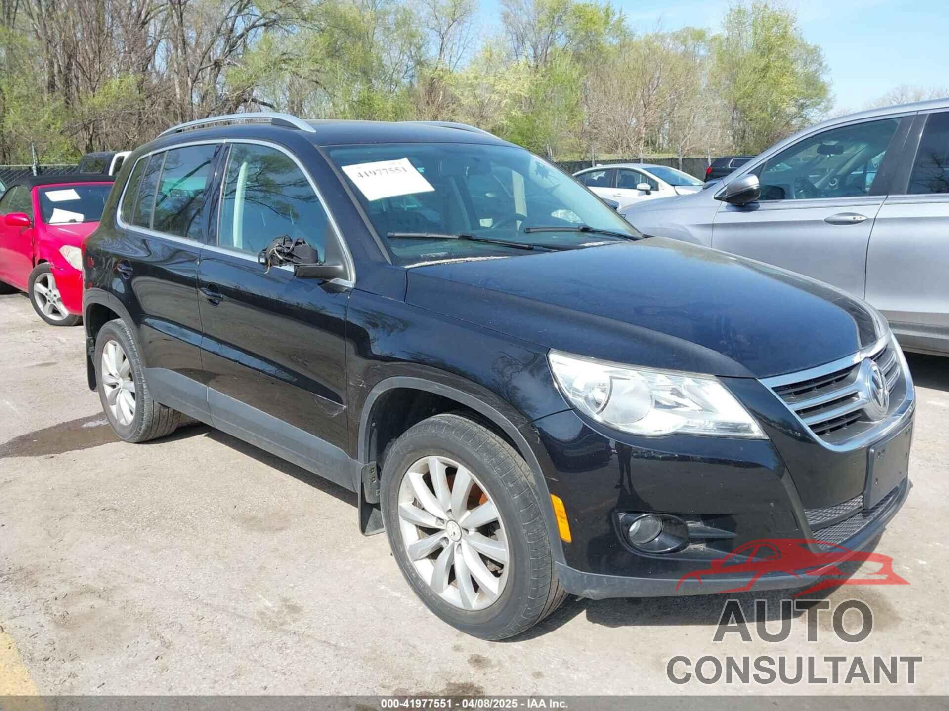 VOLKSWAGEN TIGUAN 2011 - WVGAV7AX2BW510498