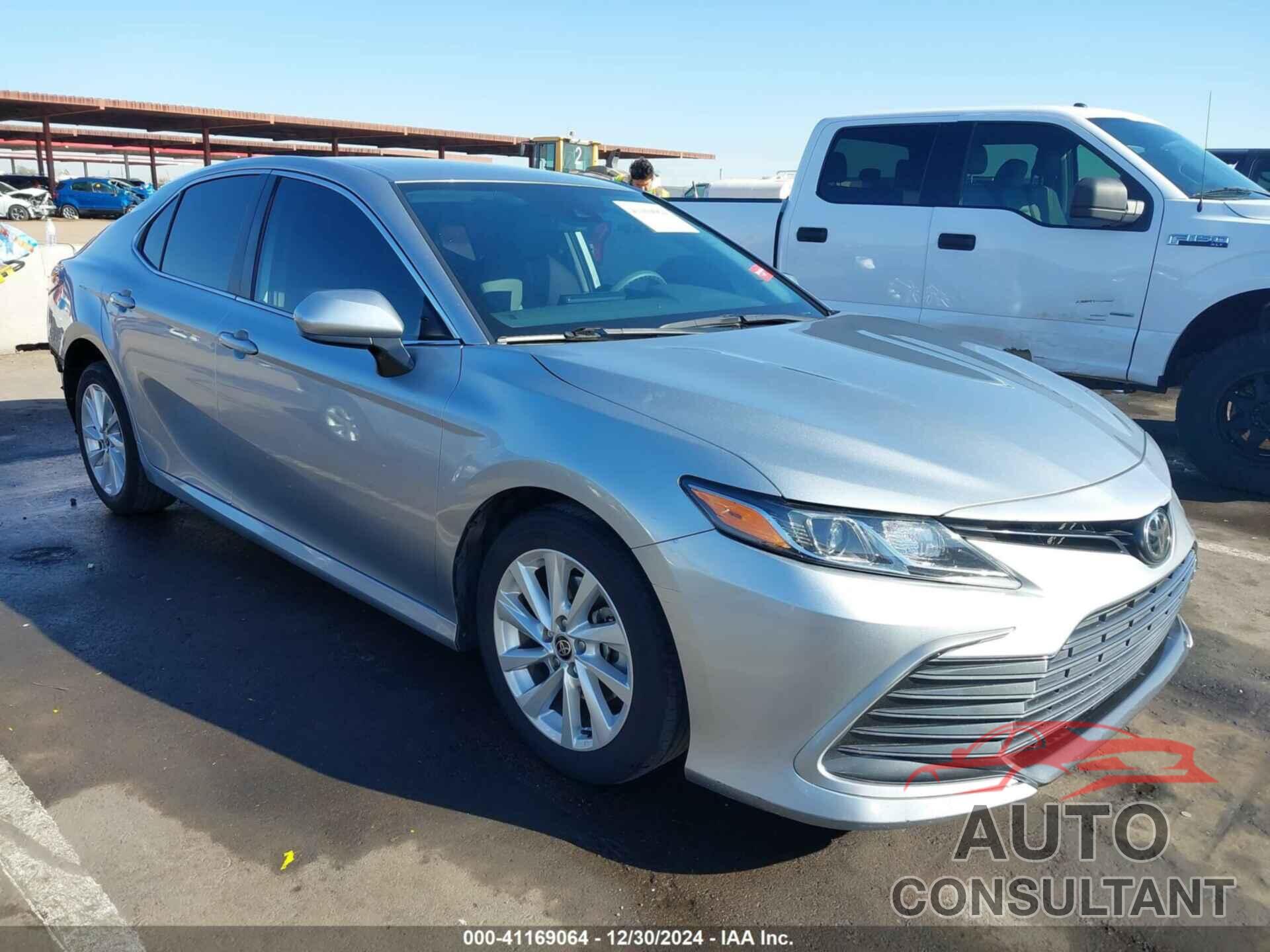 TOYOTA CAMRY 2022 - 4T1C11AK1NU641220