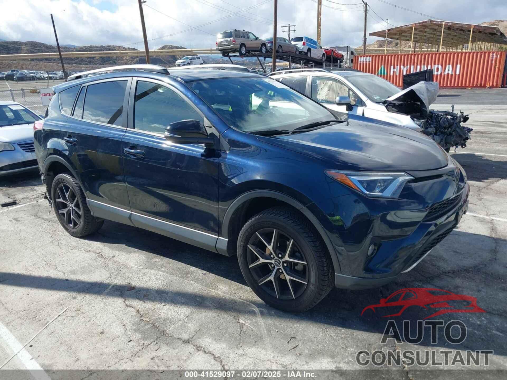 TOYOTA RAV4 2018 - JTMNFREV7JJ738158
