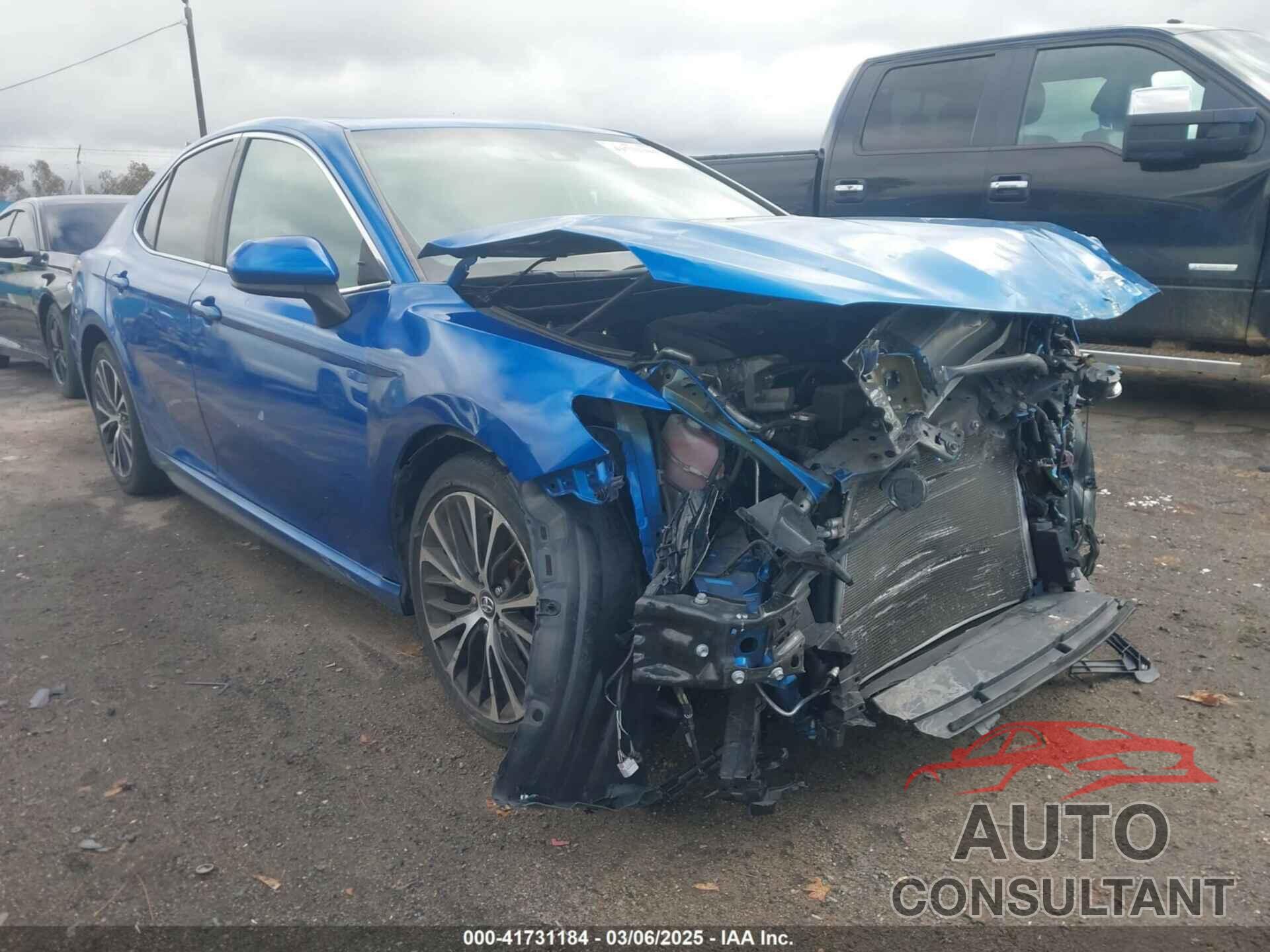 TOYOTA CAMRY 2018 - 4T1B11HKXJU111484