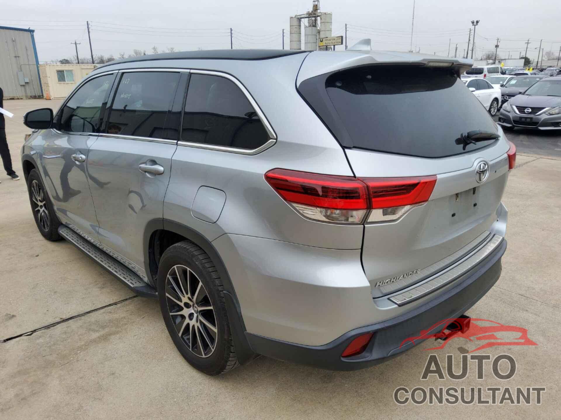 TOYOTA HIGHLANDER 2018 - 5TDKZRFH4JS535928