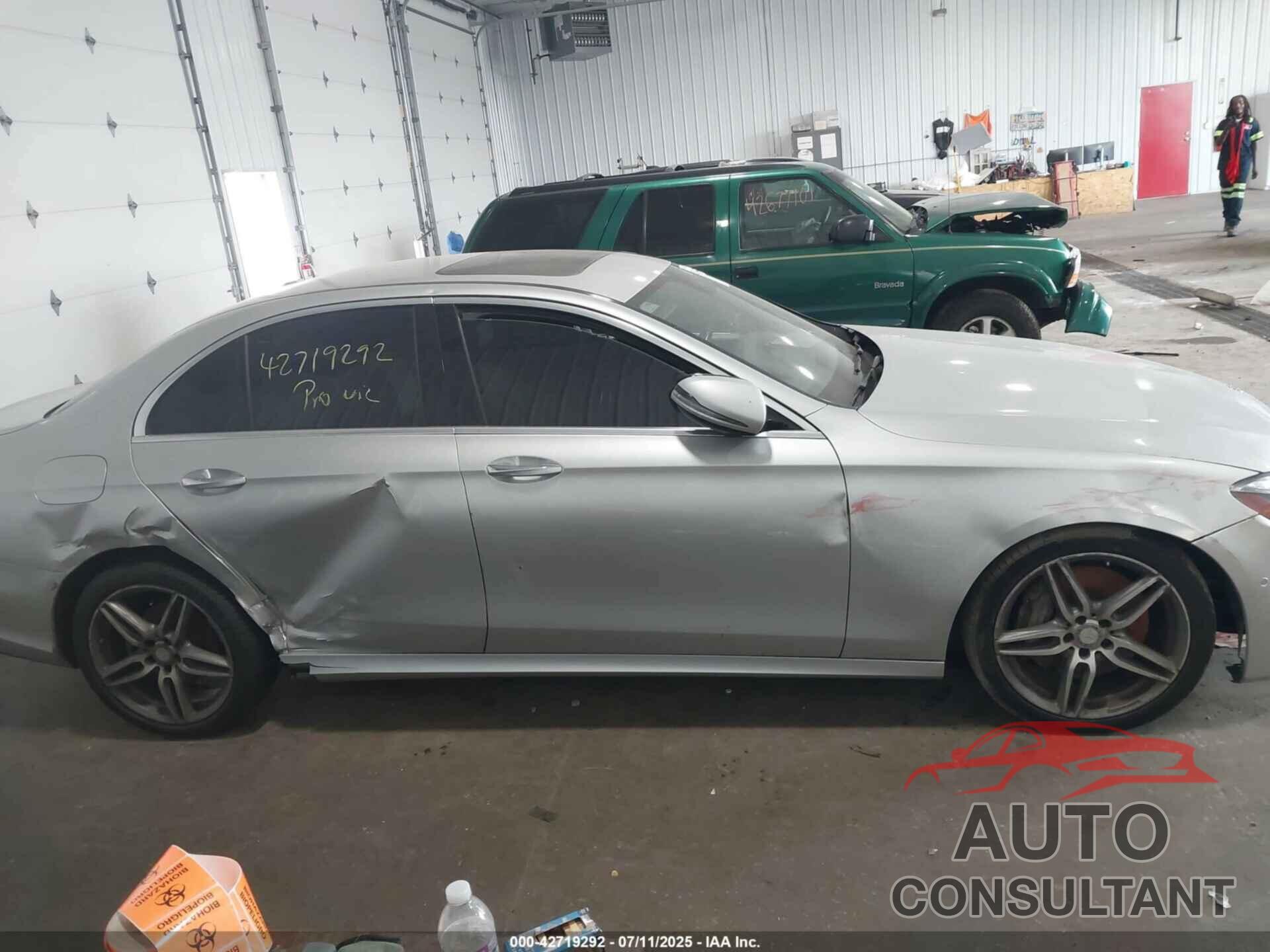MERCEDES-BENZ E 300 2017 - WDDZF4KB1HA081629