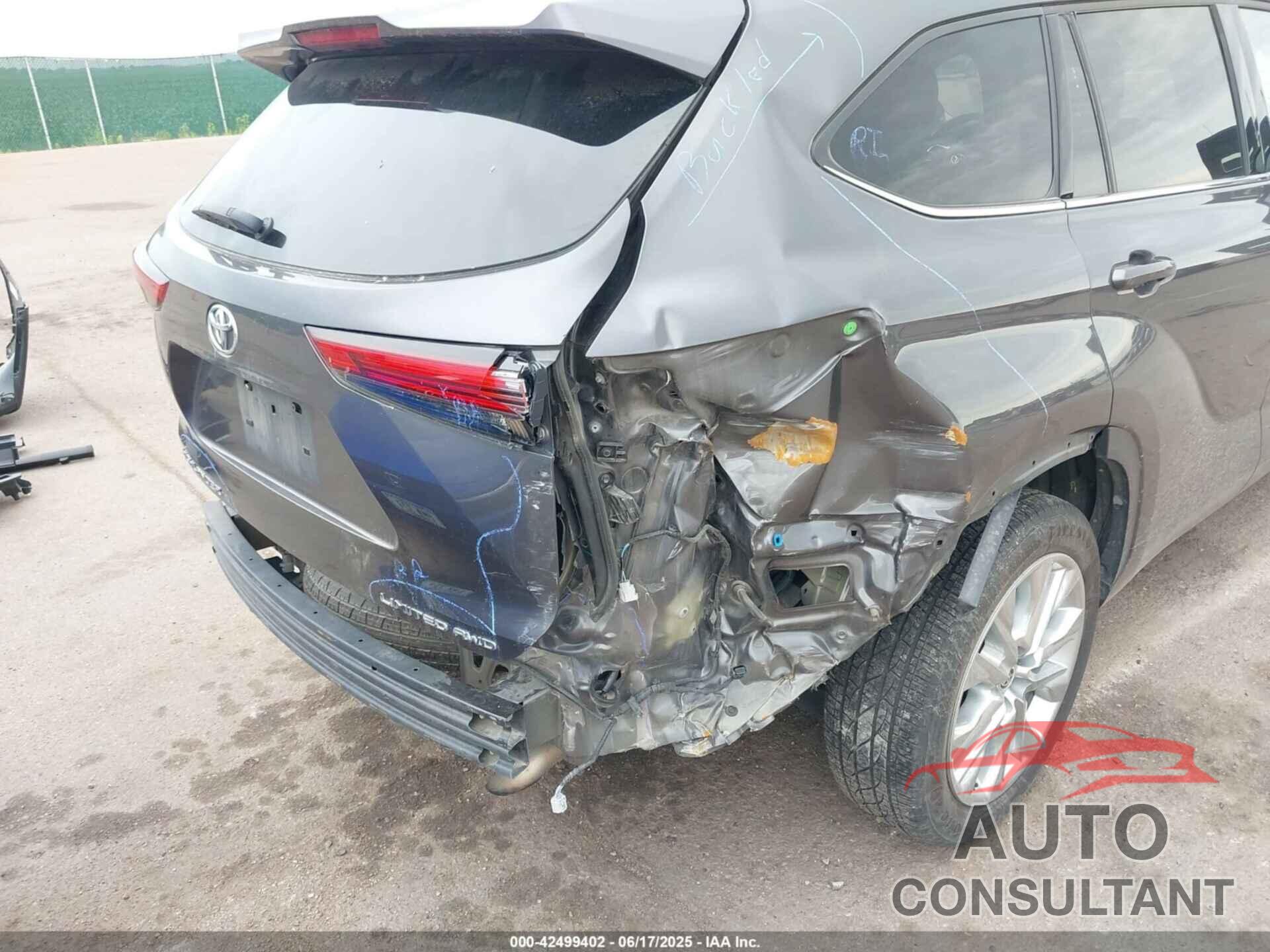 TOYOTA HIGHLANDER 2021 - 5TDDZRBH9MS540657