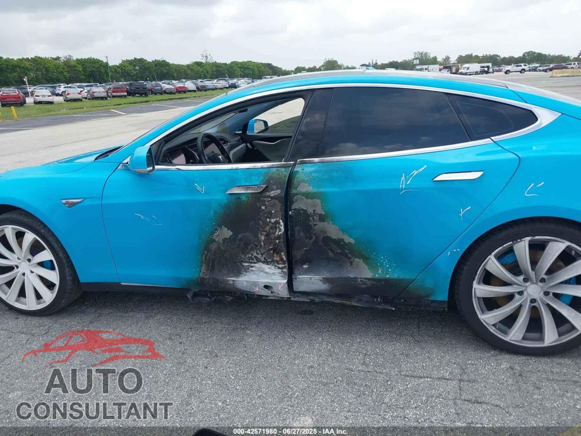 TESLA MODEL S 2013 - 5YJSA1DN9DFP27016