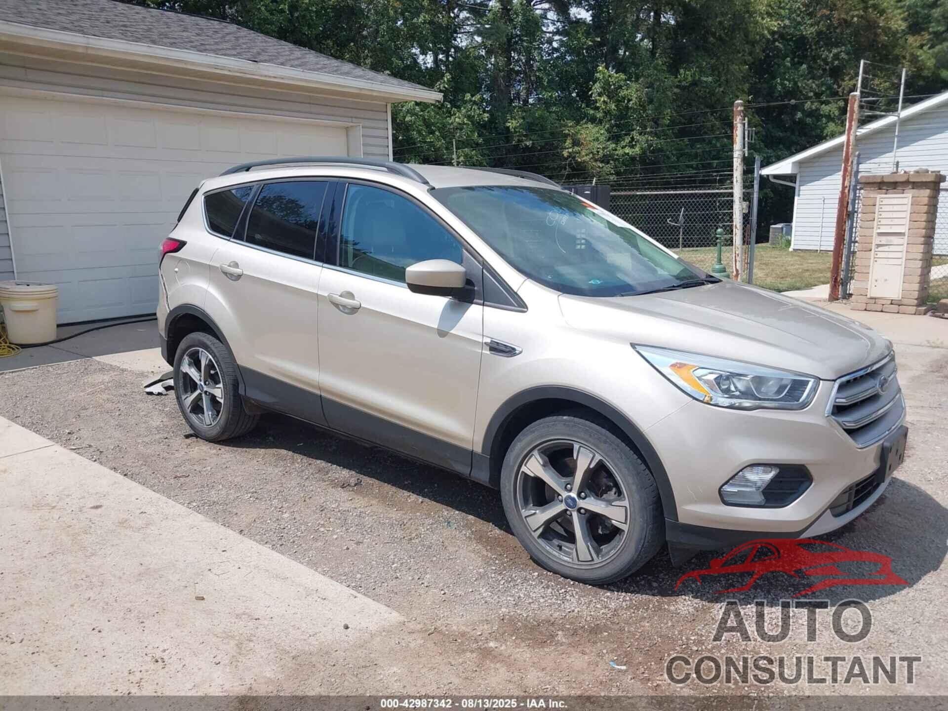 FORD ESCAPE 2017 - 1FMCU9GD3HUD57381