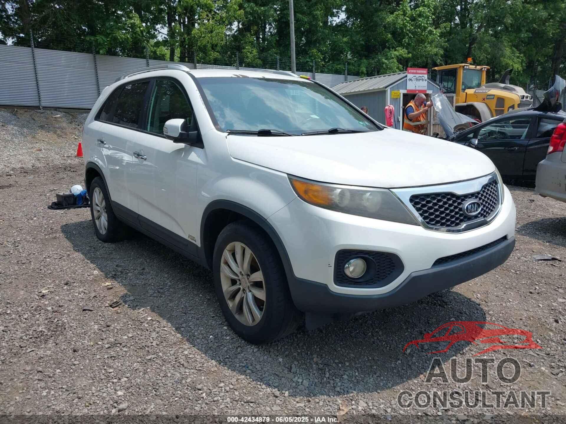 KIA SORENTO 2011 - 5XYKUCA10BG003127