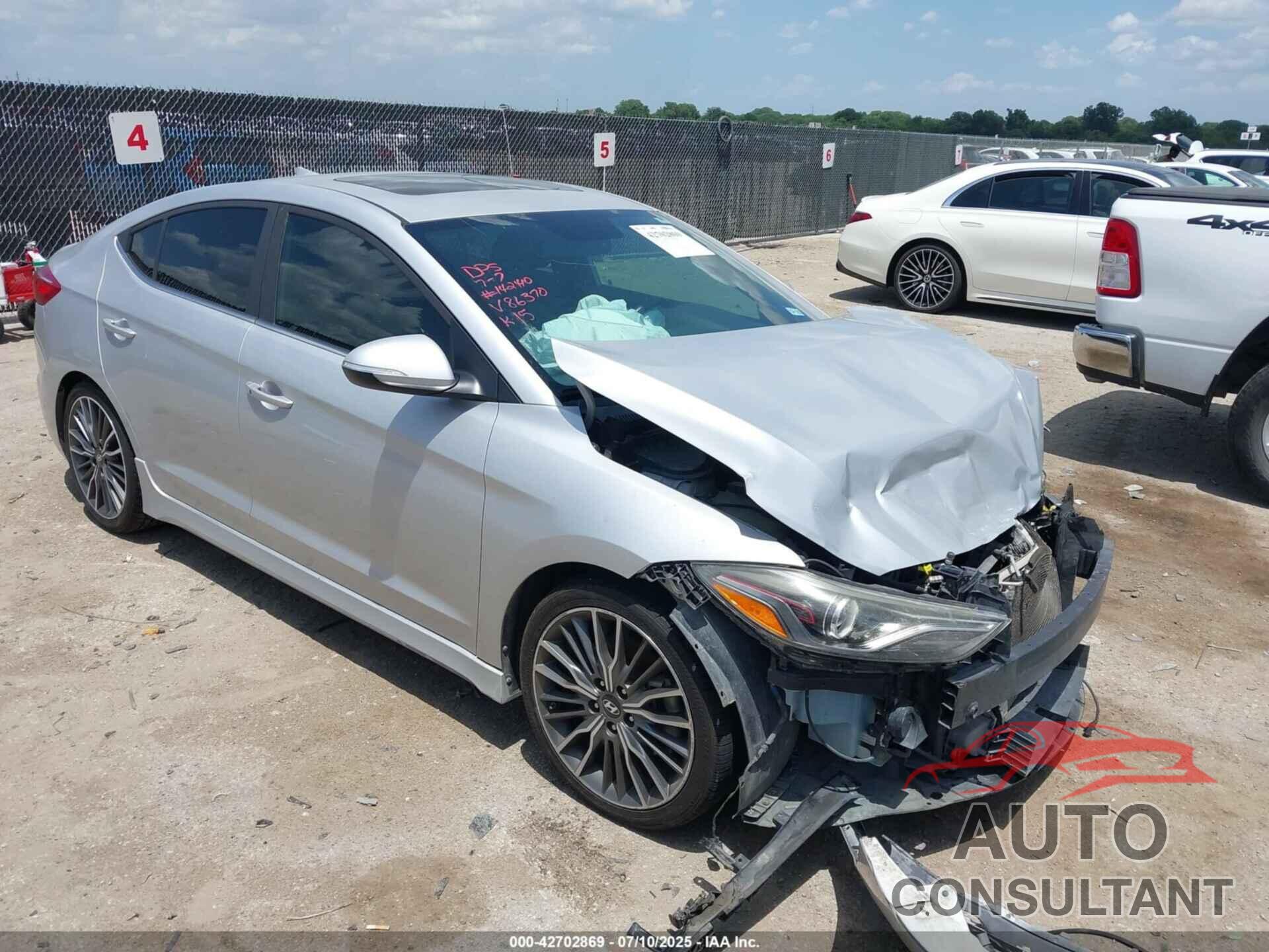 HYUNDAI ELANTRA 2018 - KMHD04LB0JU486370