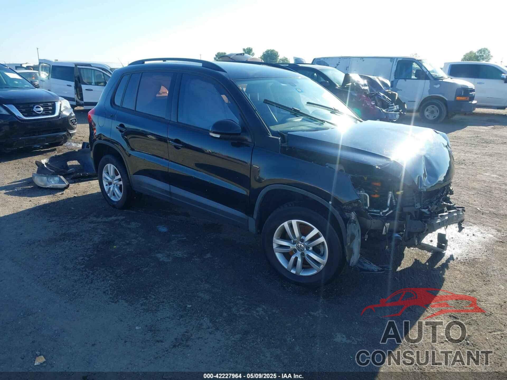 VOLKSWAGEN TIGUAN 2017 - WVGAV7AX0HK025390