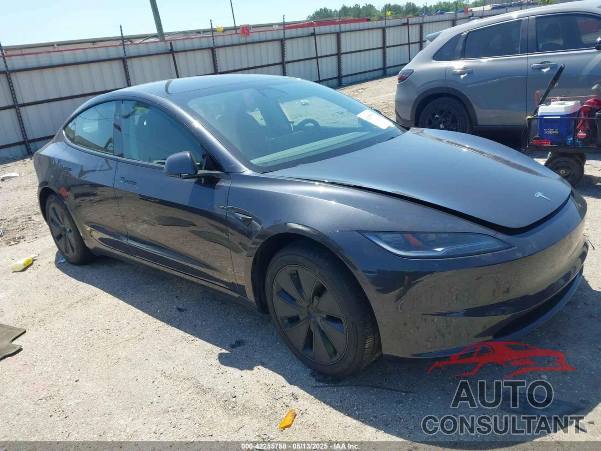 TESLA MODEL 3 2025 - 5YJ3E1EB6SF924607