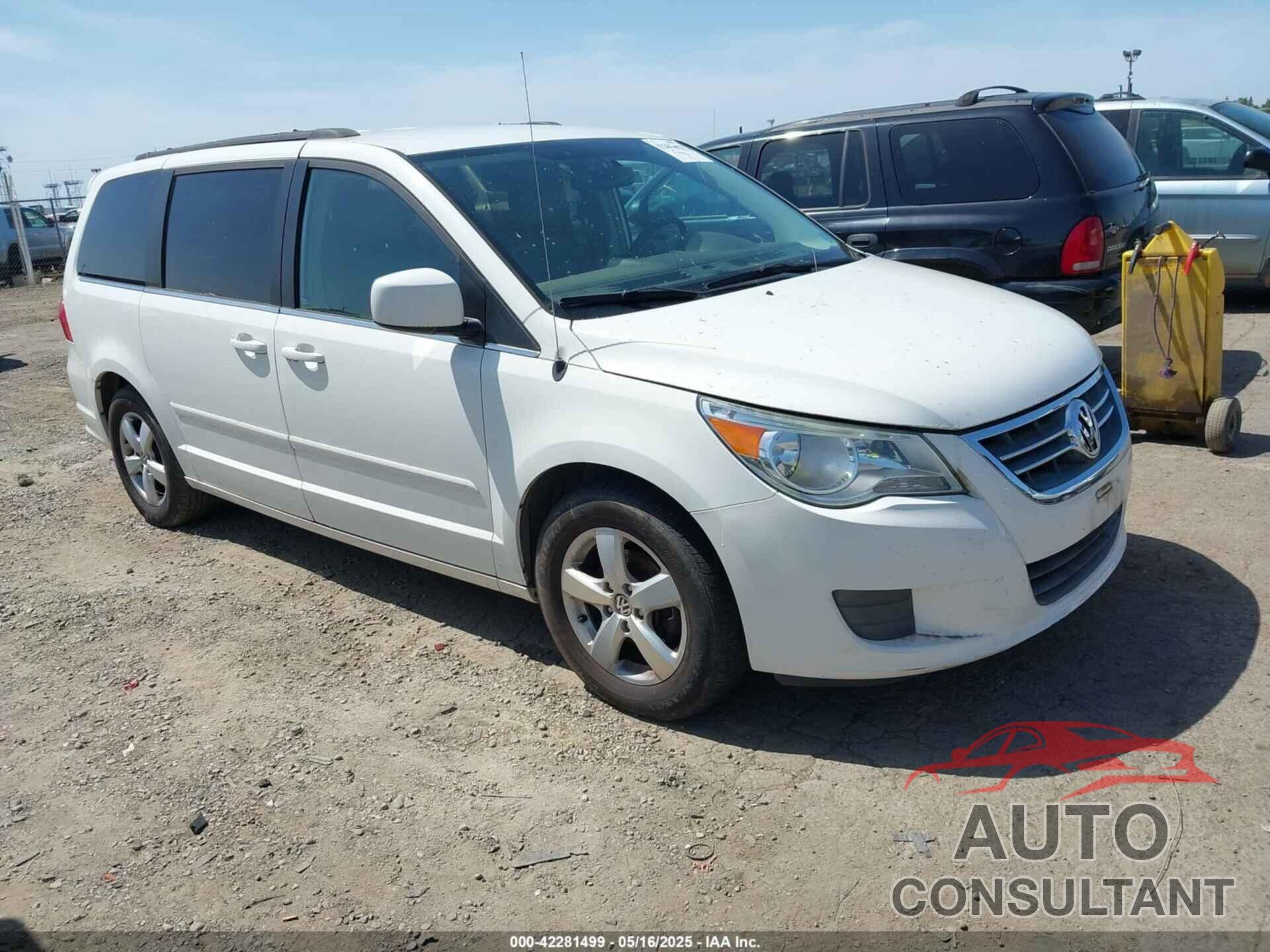 VOLKSWAGEN ROUTAN 2011 - 2V4RW3DGXBR805002