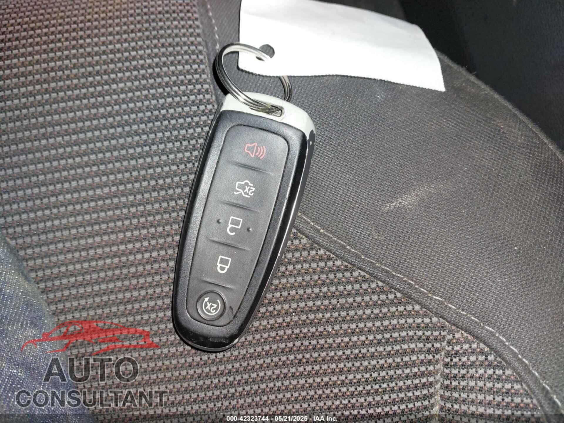 FORD TAURUS 2015 - 1FAHP2E82FG124009