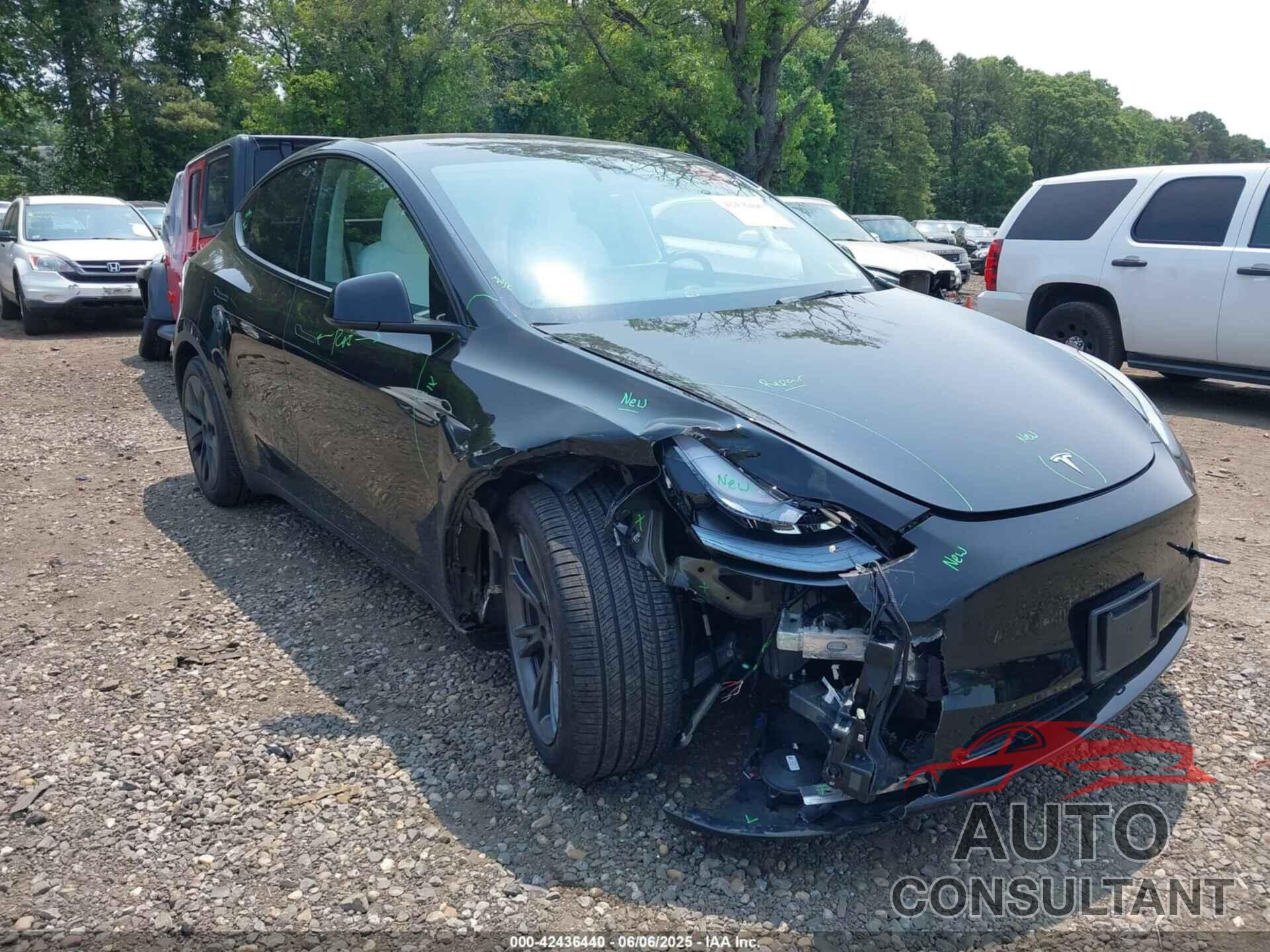 TESLA MODEL Y 2025 - 7SAYGDEE4SA340623