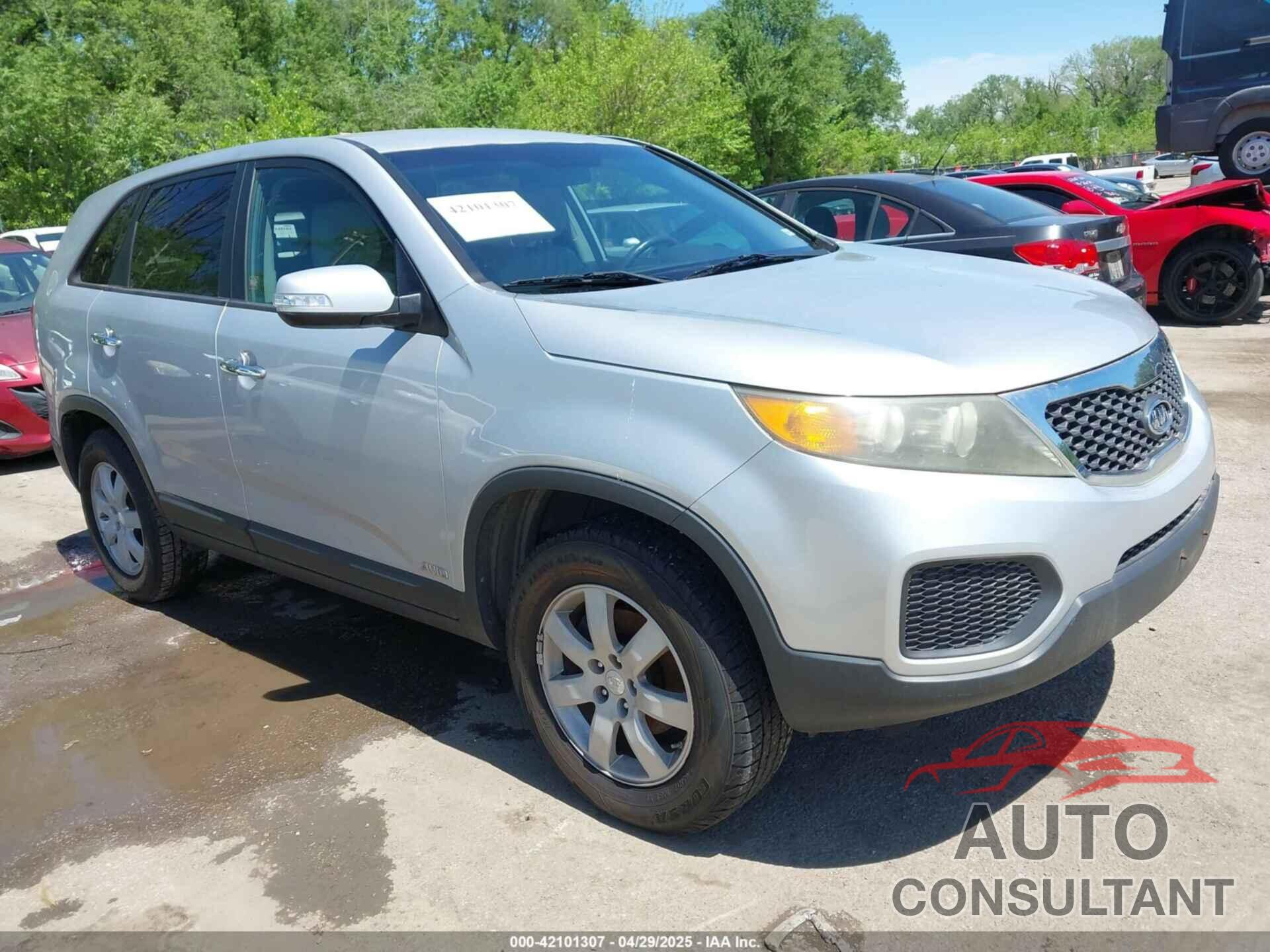 KIA SORENTO 2011 - 5XYKTCA18BG029011