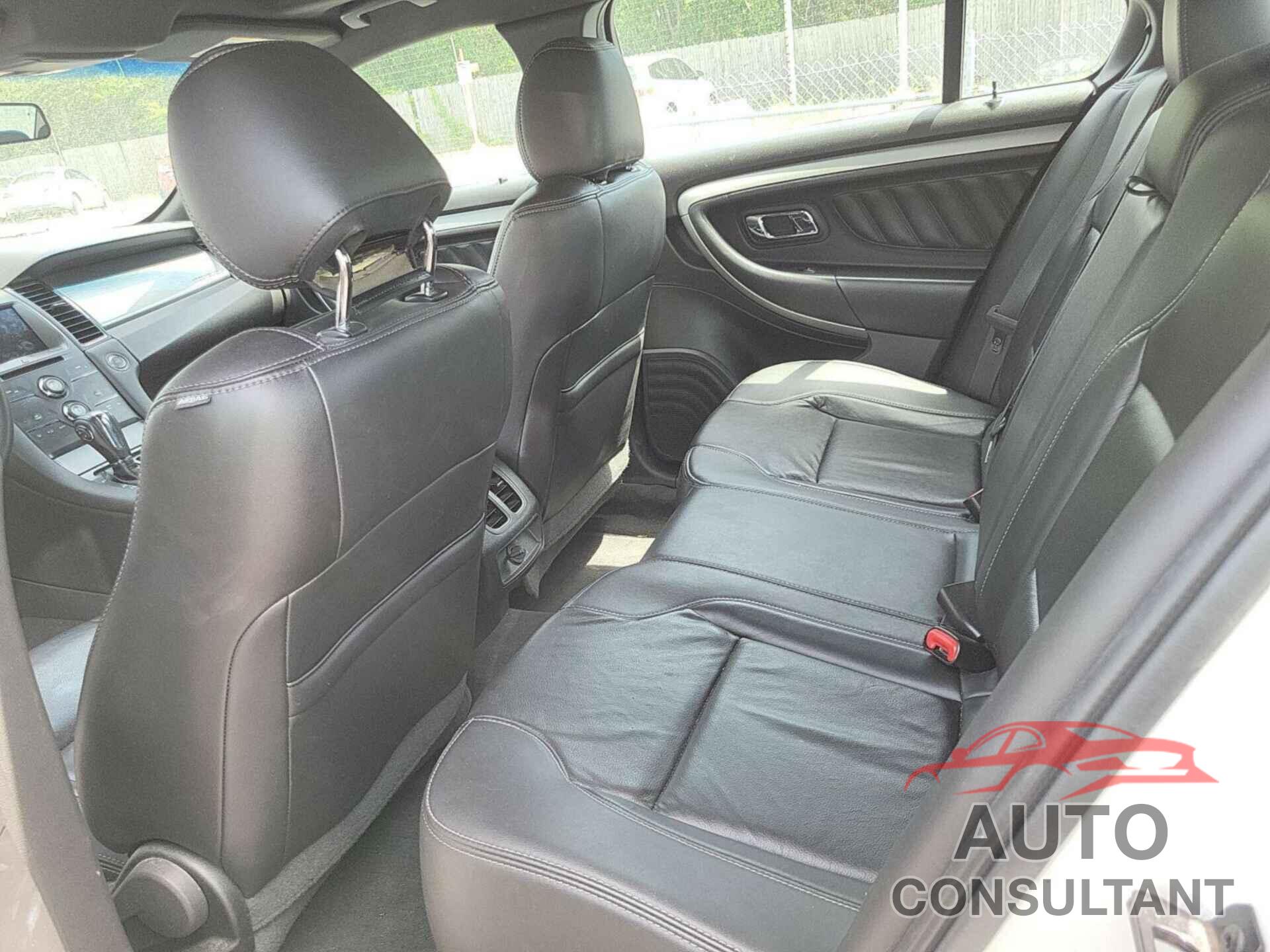 FORD TAURUS 2019 - 1FAHP2E82KG100559
