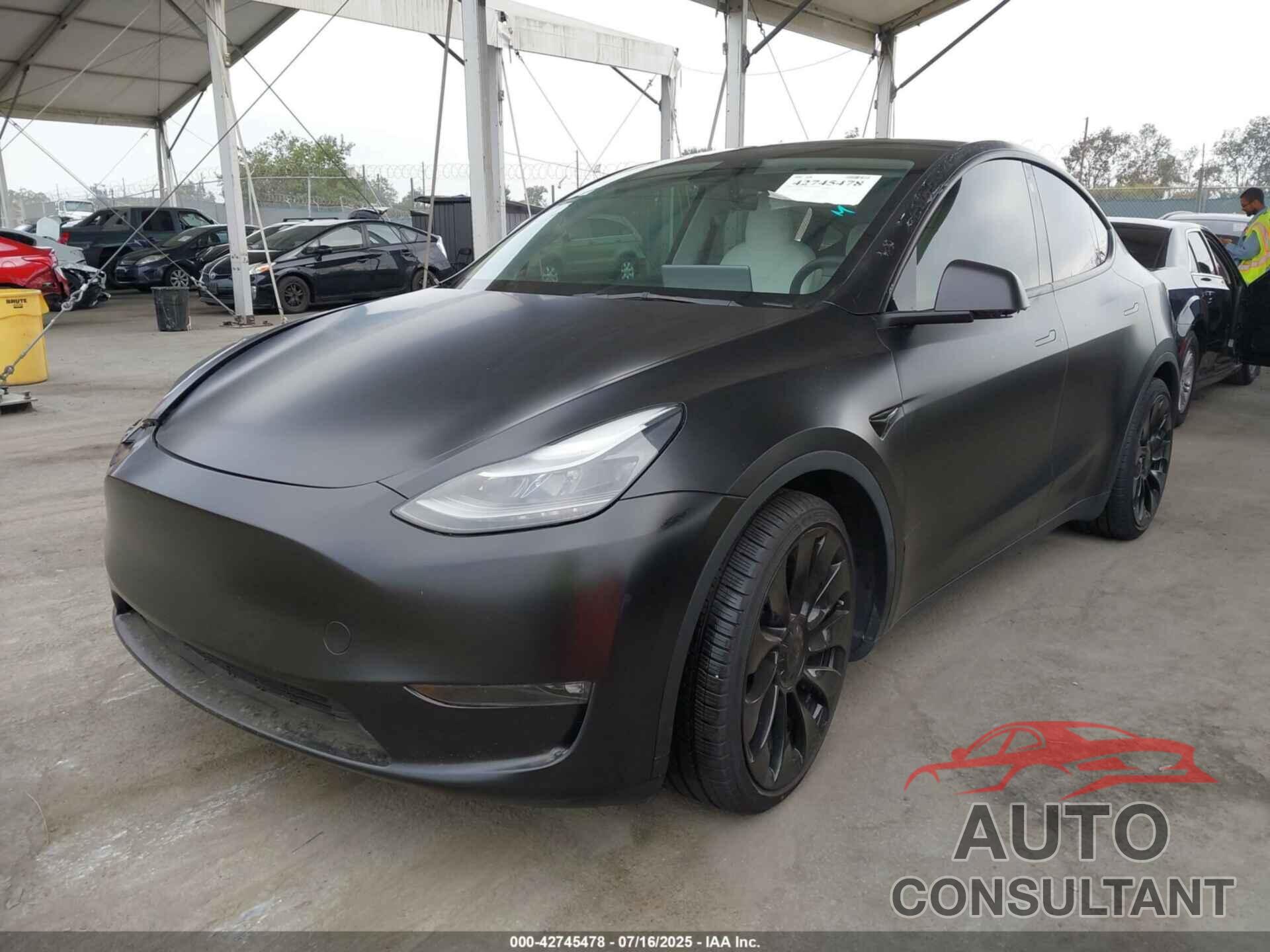 TESLA MODEL Y 2023 - 7SAYGDEF2PF659490