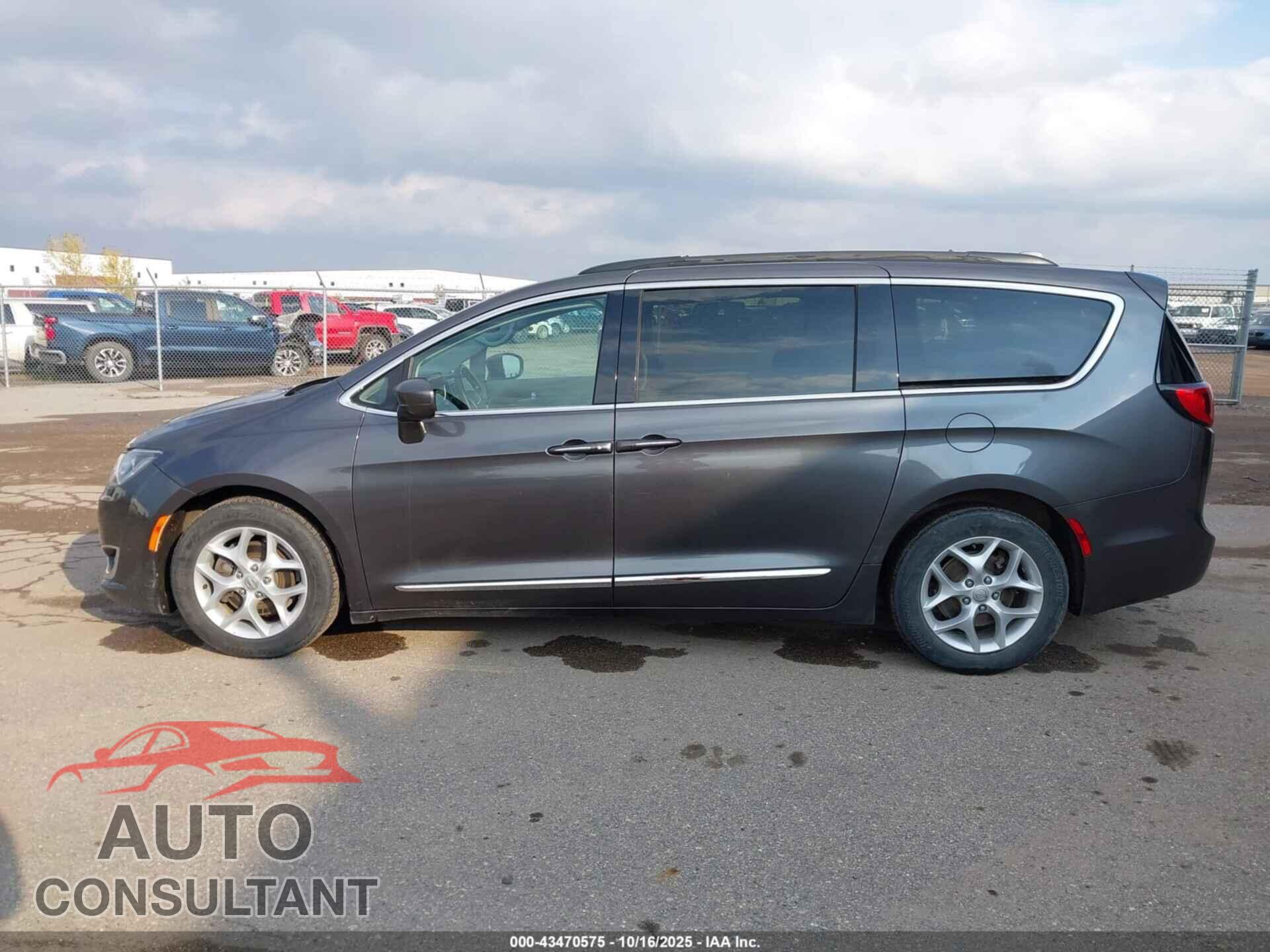 CHRYSLER PACIFICA 2017 - 2C4RC1BG3HR501318