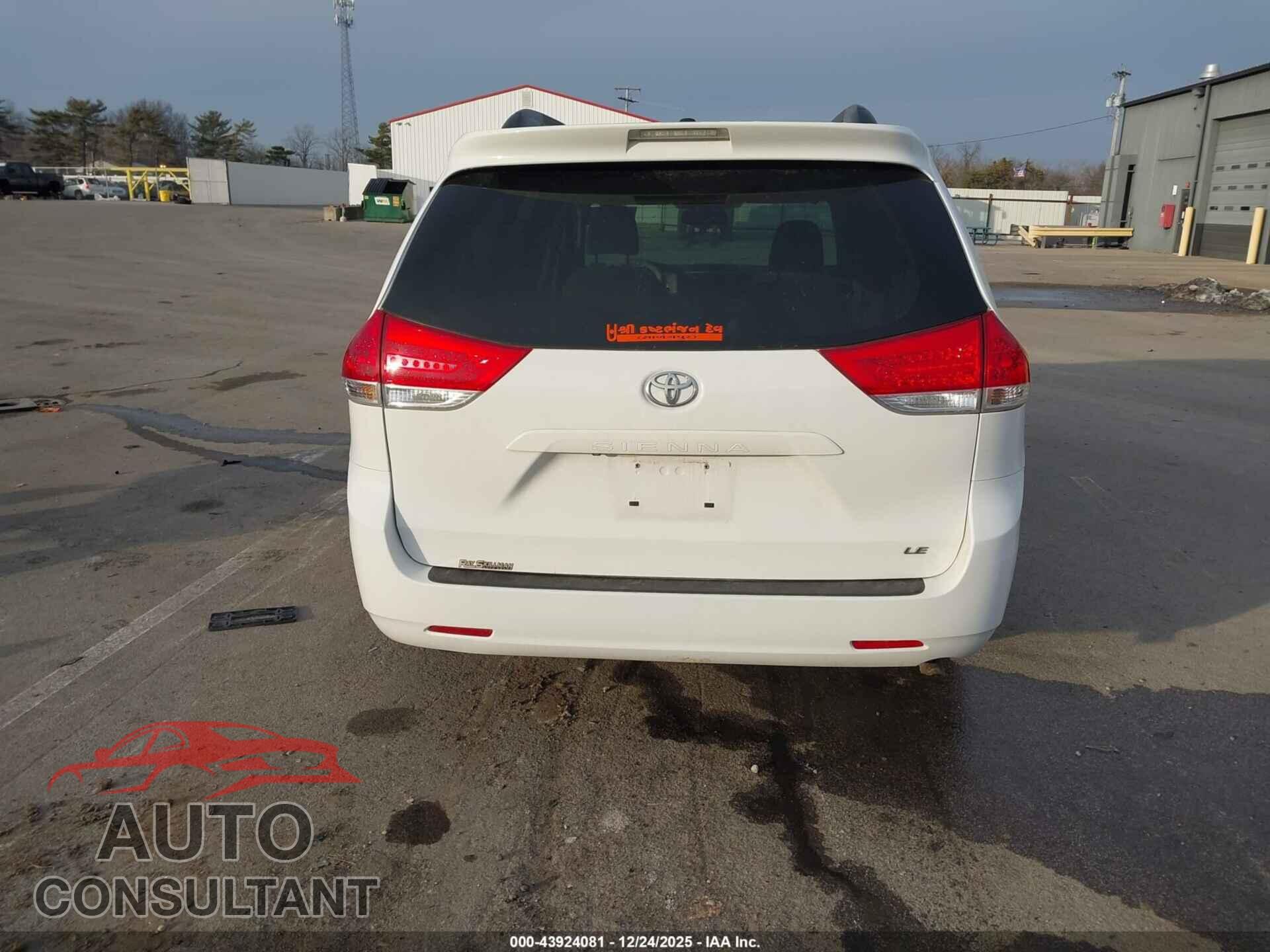 TOYOTA SIENNA 2013 - 5TDKK3DC8DS371130