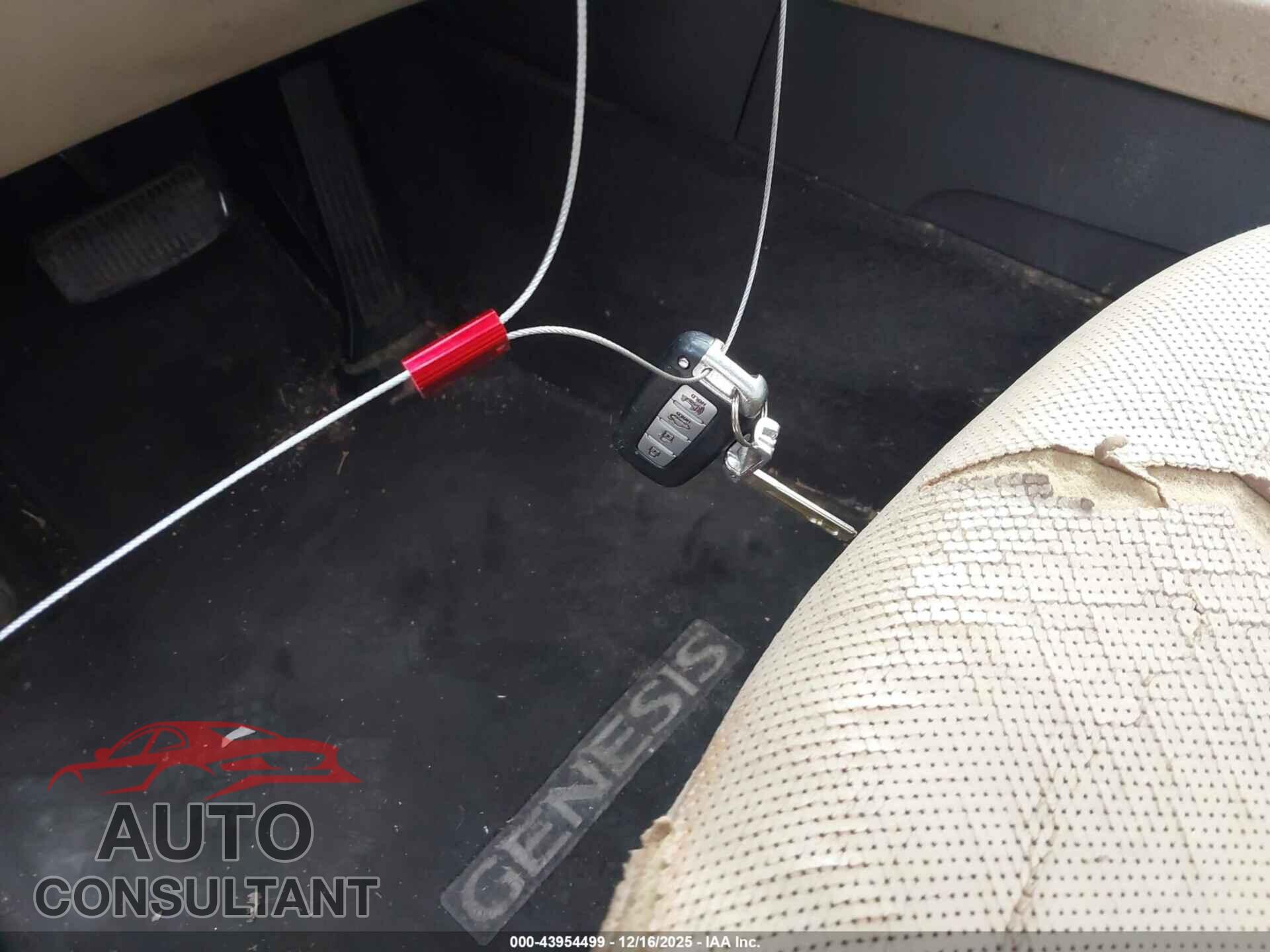 HYUNDAI GENESIS 2013 - KMHGC4DD5DU223705