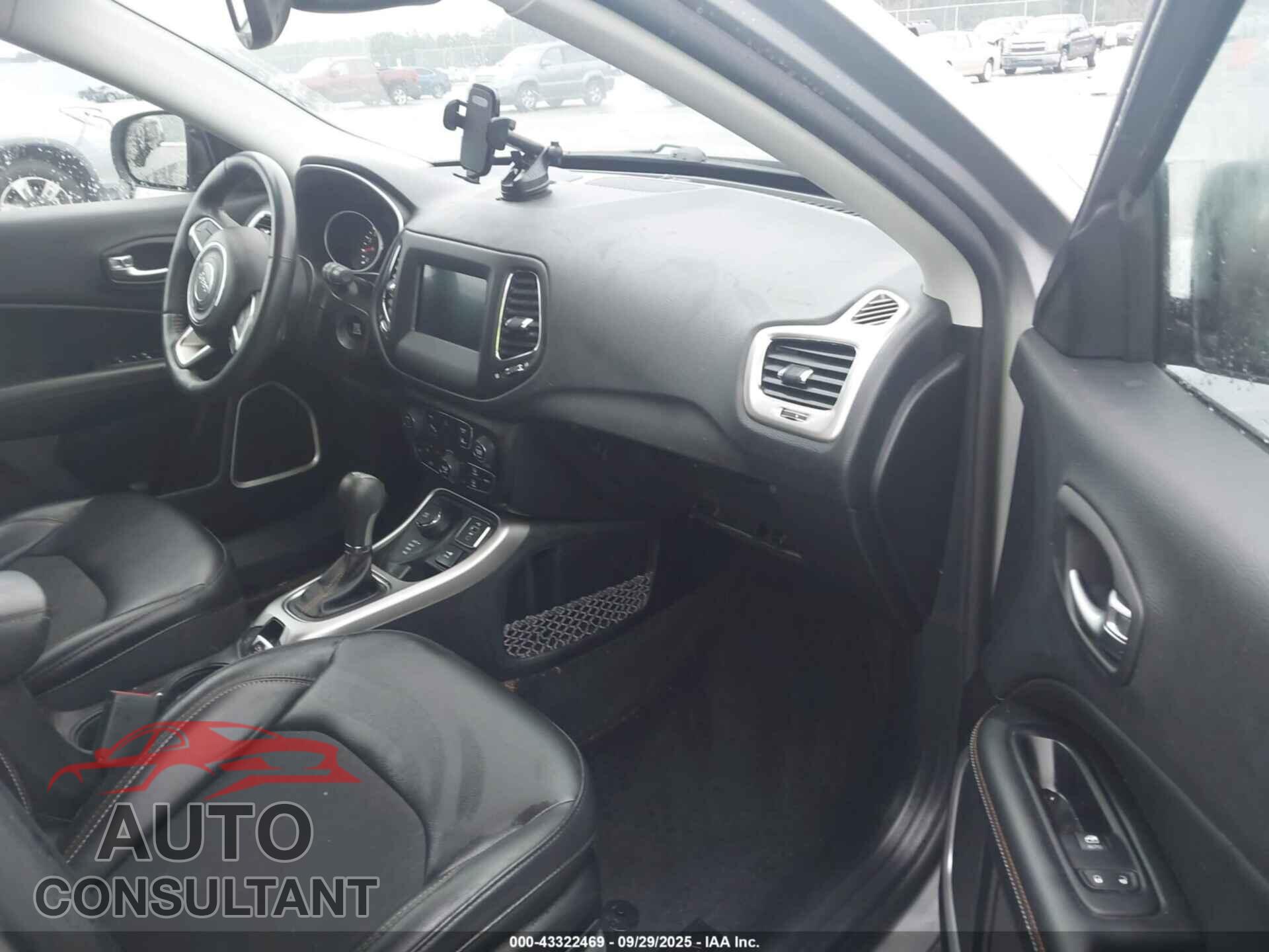 JEEP COMPASS 2018 - 3C4NJDBB1JT331764