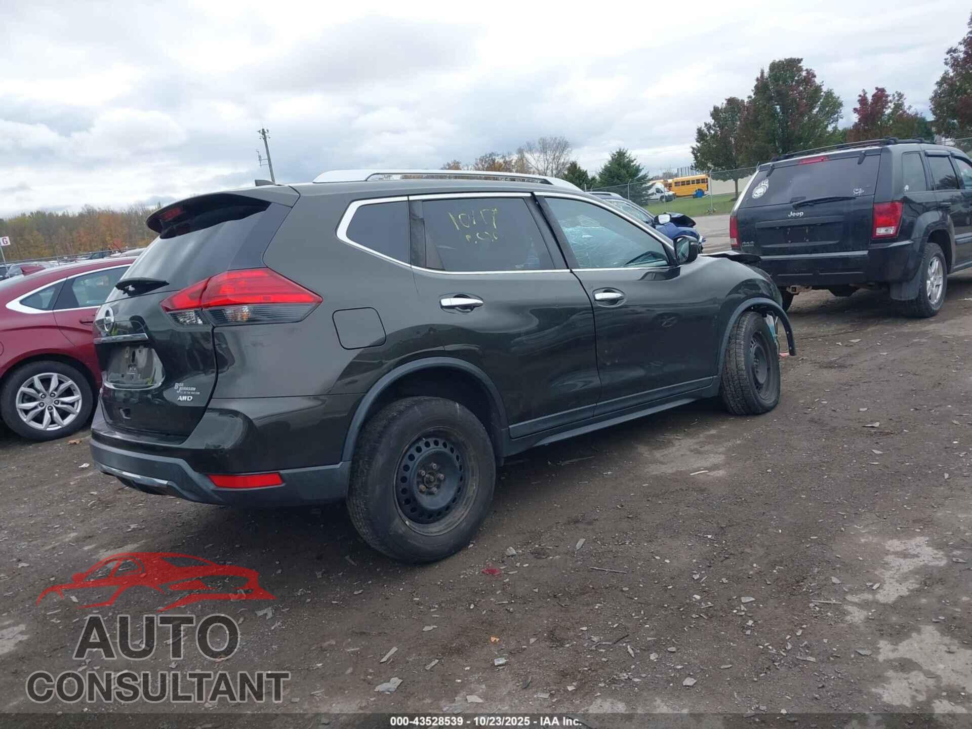 NISSAN ROGUE 2017 - KNMAT2MVXHP512686