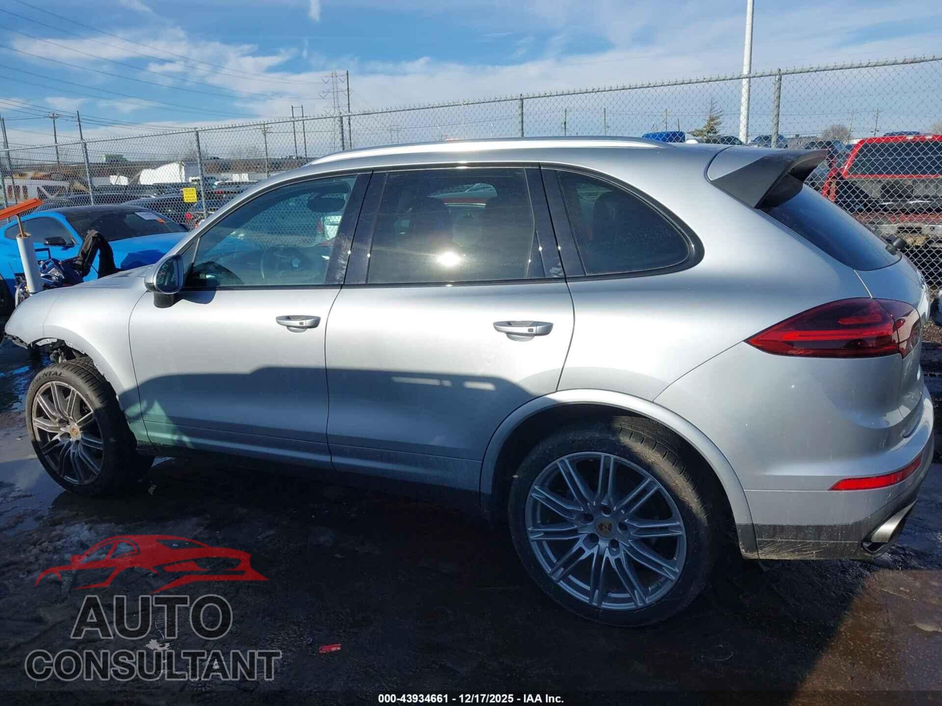 PORSCHE CAYENNE 2018 - WP1AA2A26JKA03518