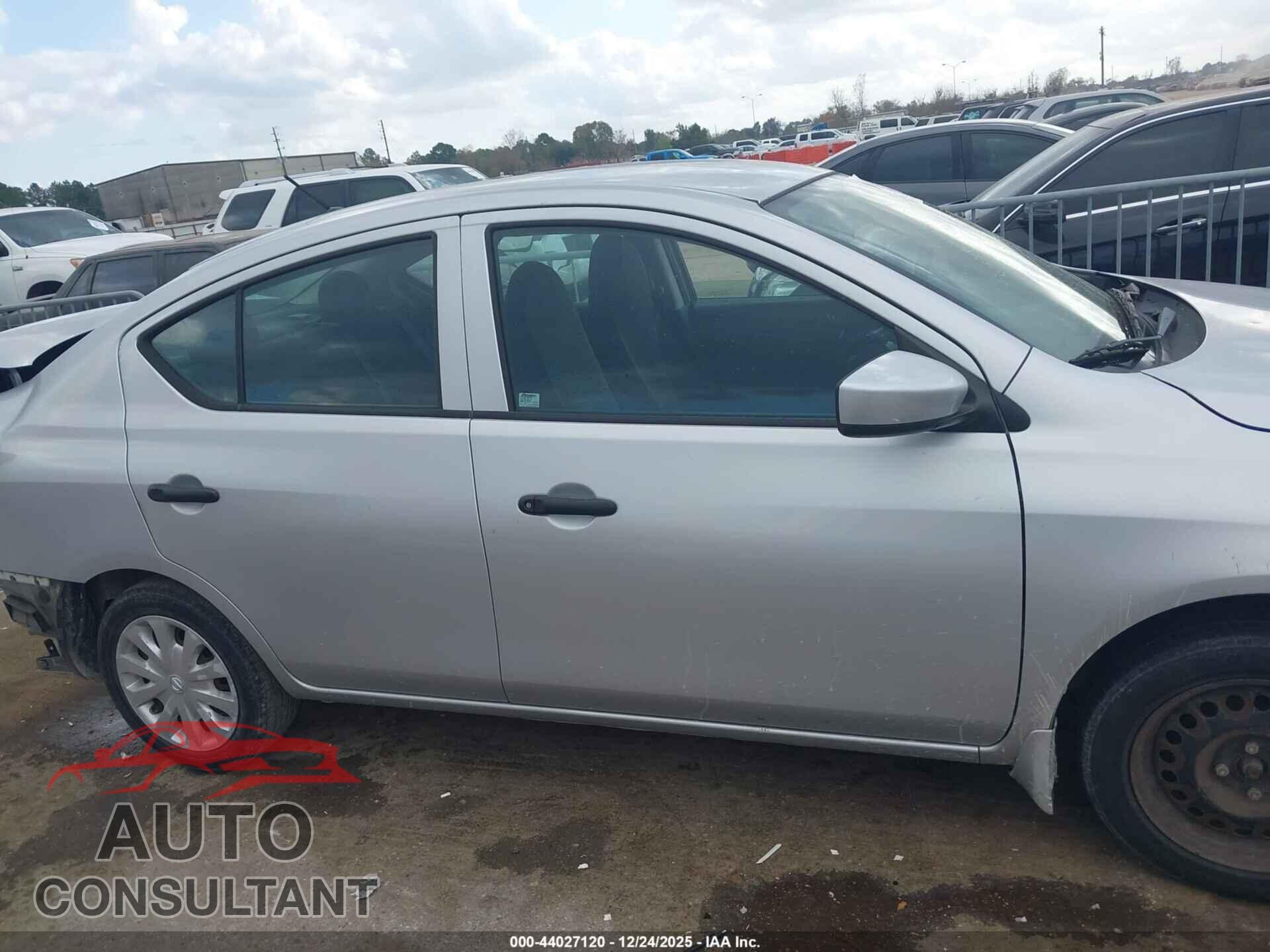 NISSAN VERSA 2017 - 3N1CN7AP4HL888532