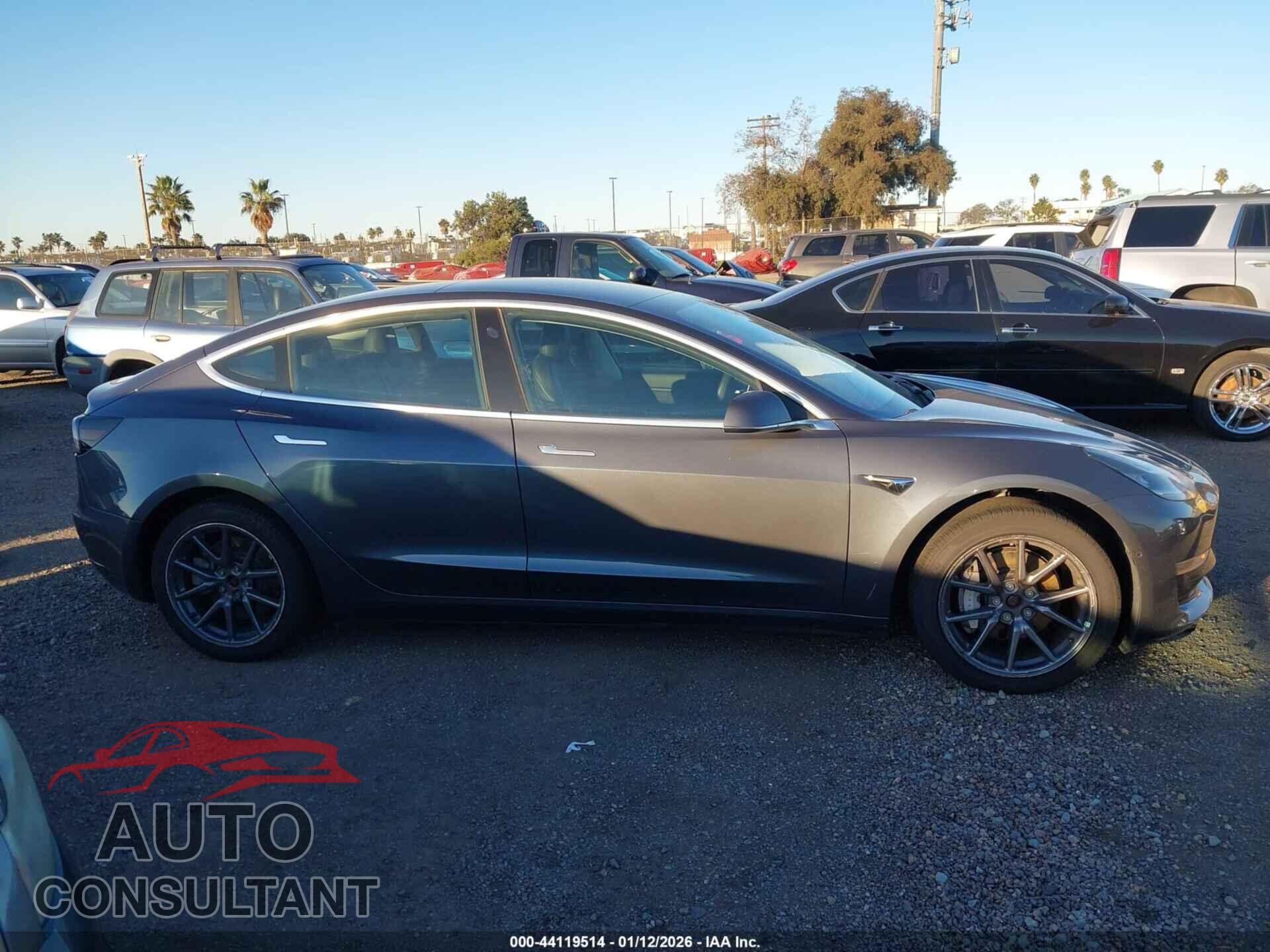 TESLA MODEL 3 2020 - 5YJ3E1EB3LF664085