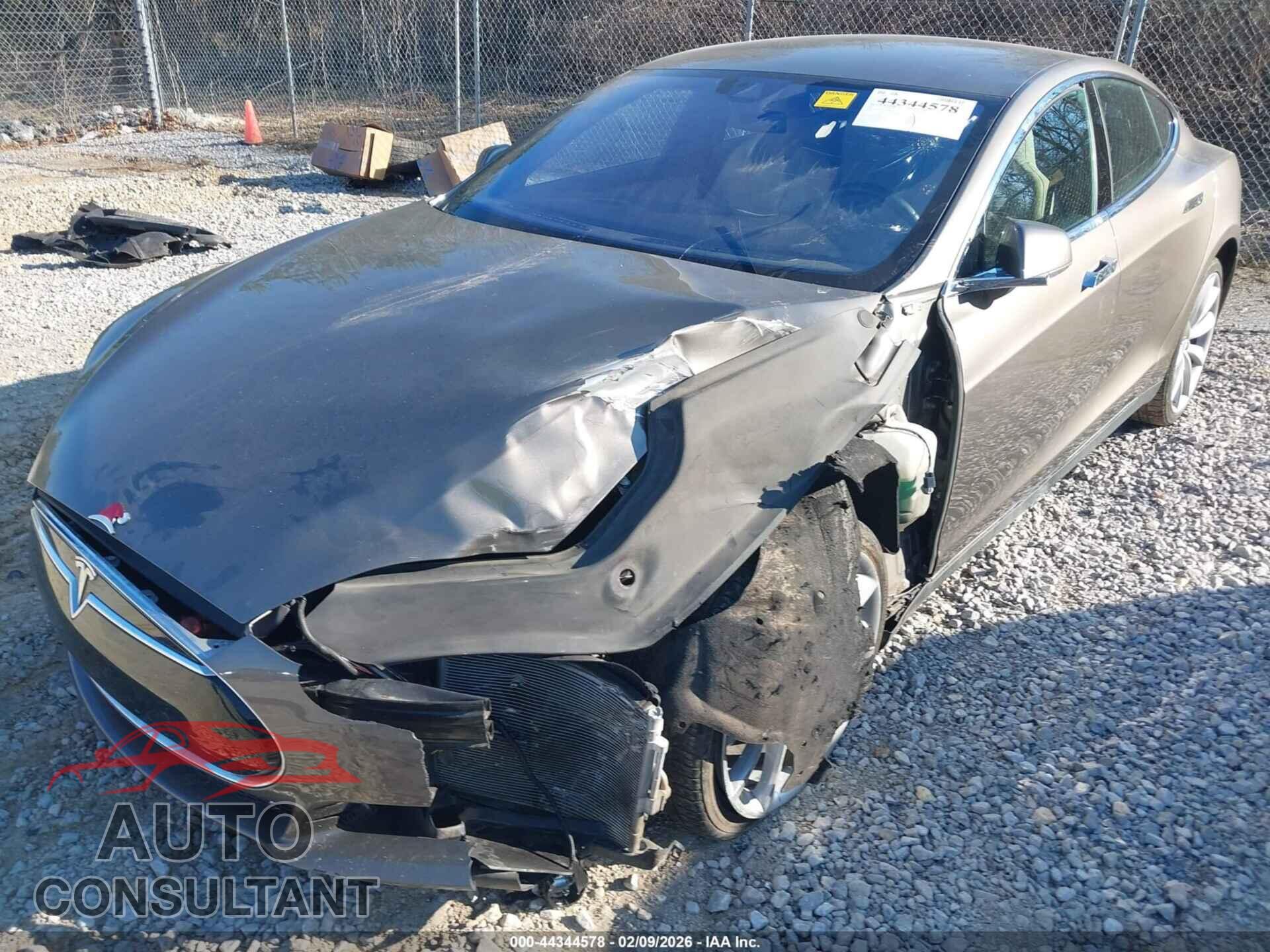 TESLA MODEL S 2015 - 5YJSA1V27FF099075