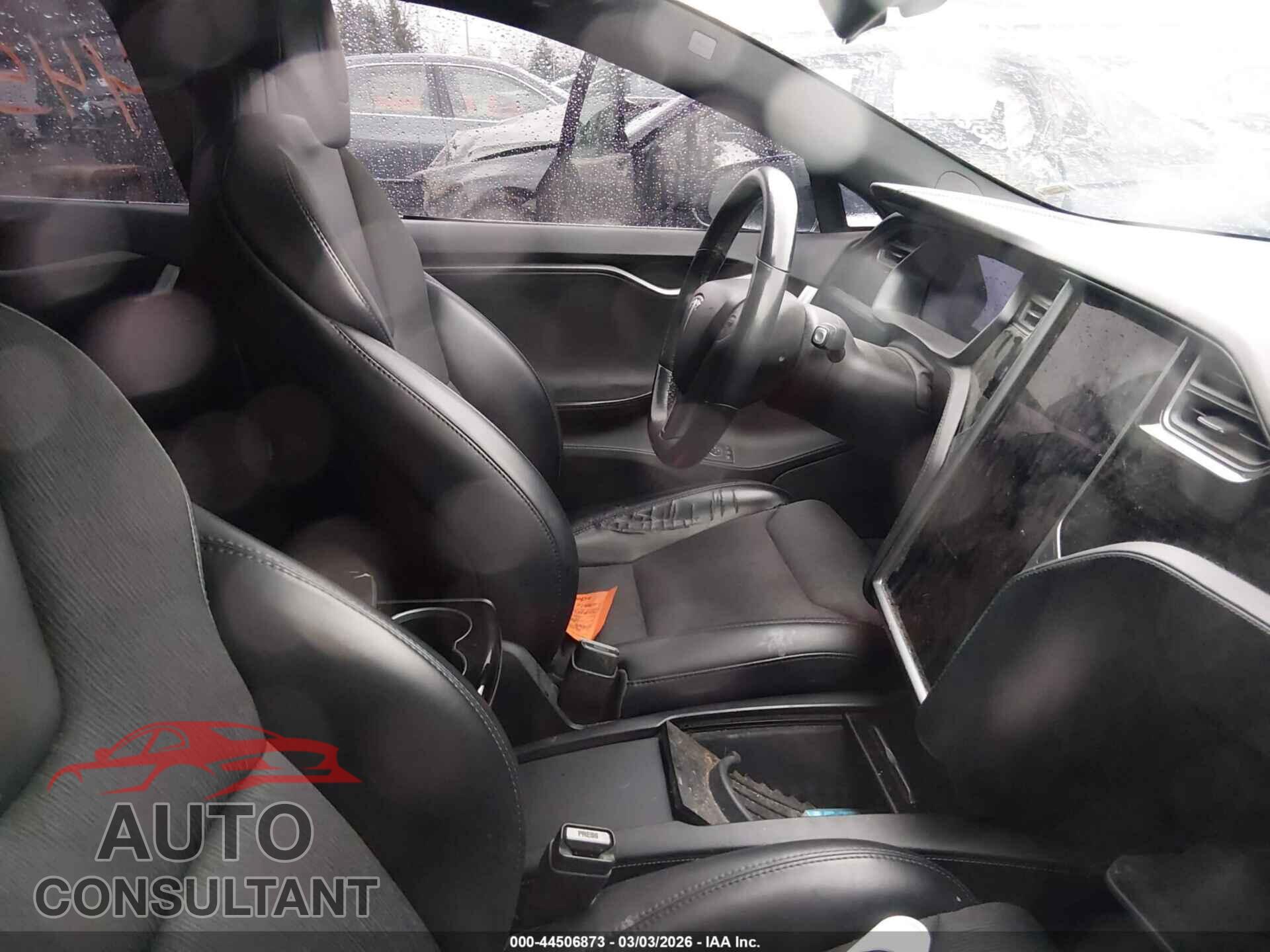 TESLA MODEL S 2018 - 5YJSA1E24JF296777