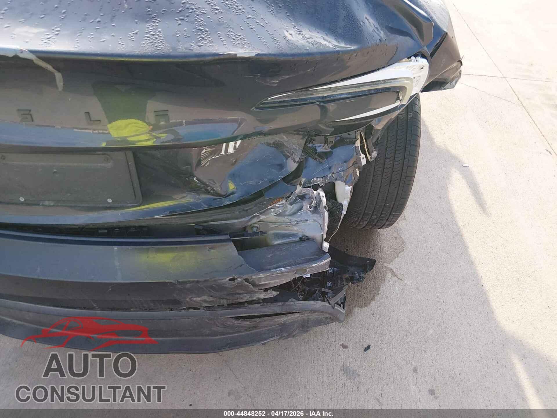 TESLA MODEL 3 2024 - 5YJ3E1EA7RF864872