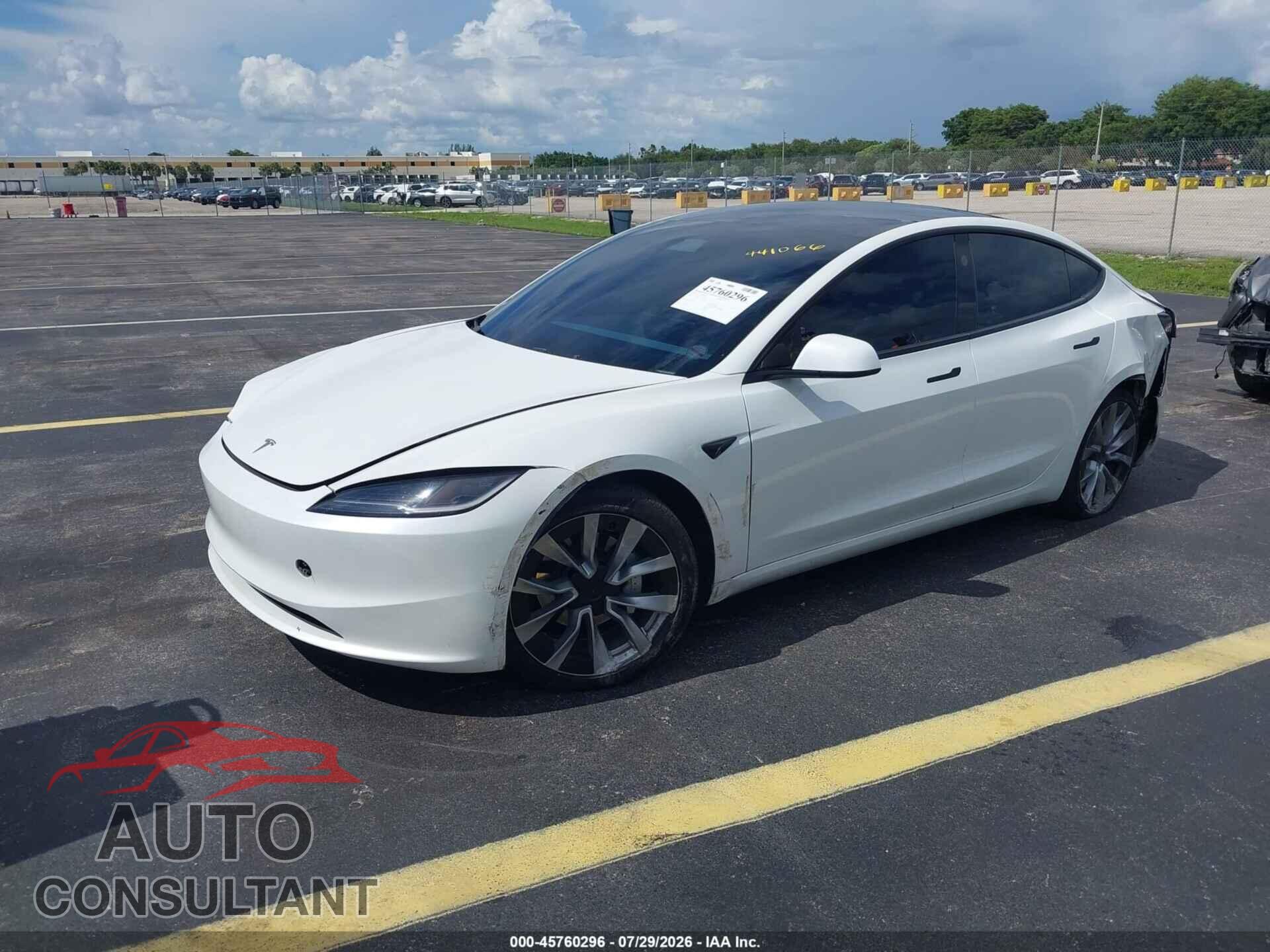 TESLA MODEL 3 2024 - 5YJ3E1EA0RF795121