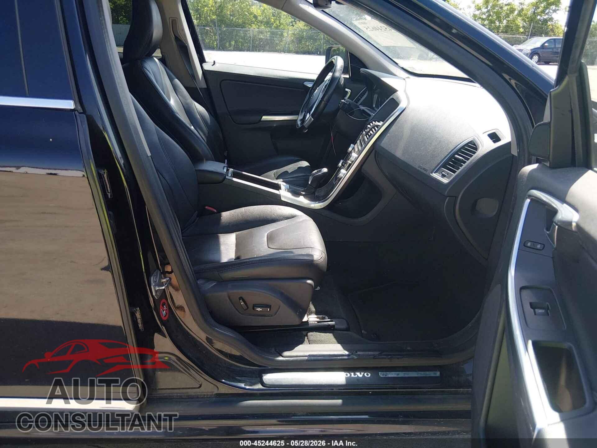 VOLVO XC60 2015 - YV4612RK1F2705651