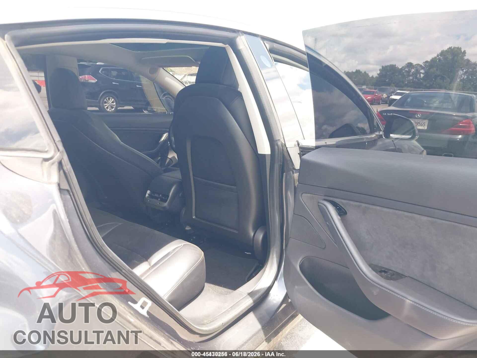 TESLA MODEL 3 2018 - 5YJ3E1EA8JF026659