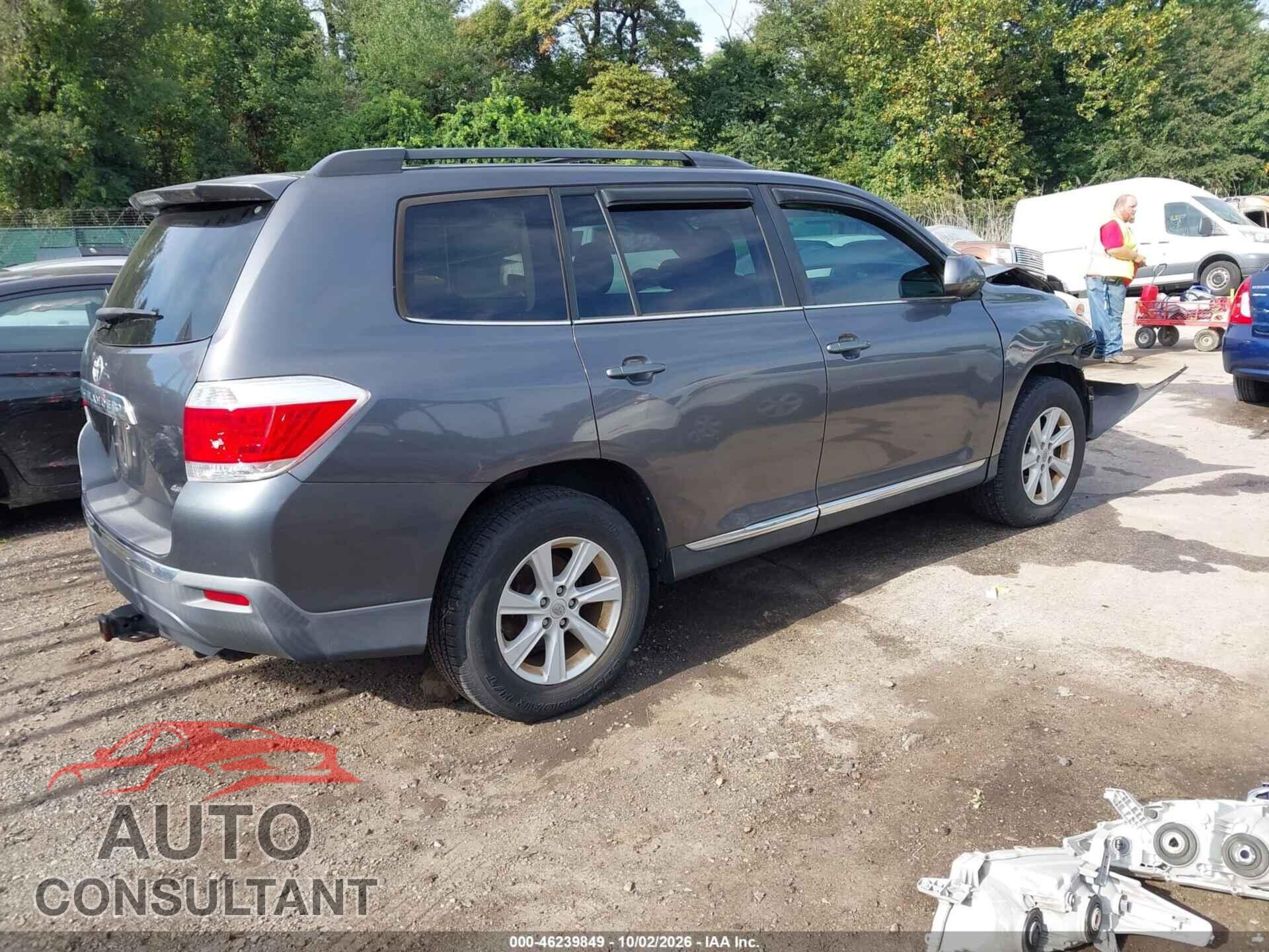 TOYOTA HIGHLANDER 2013 - 5TDBK3EH8DS228902