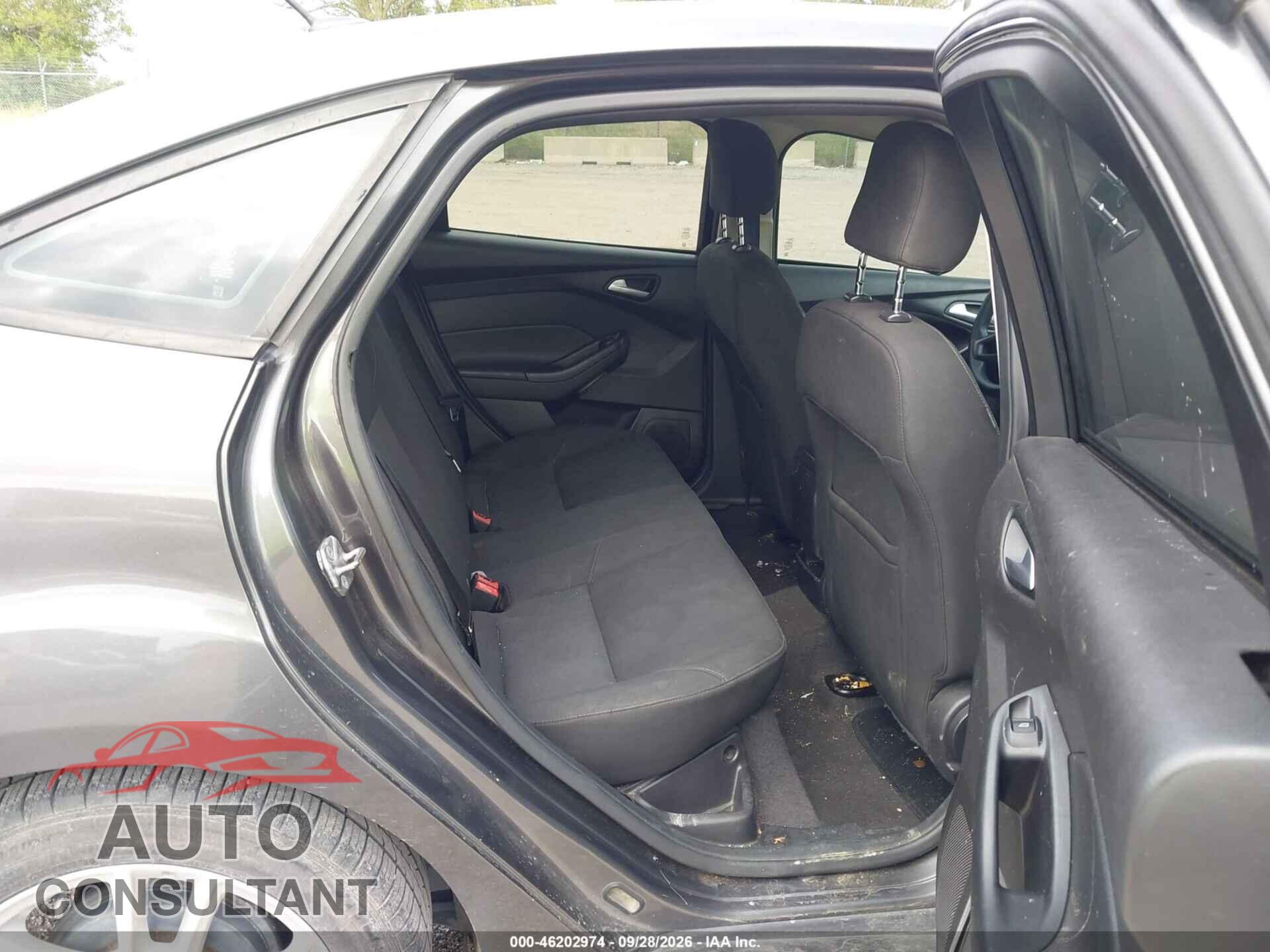 FORD FOCUS 2015 - 1FADP3F21FL317483