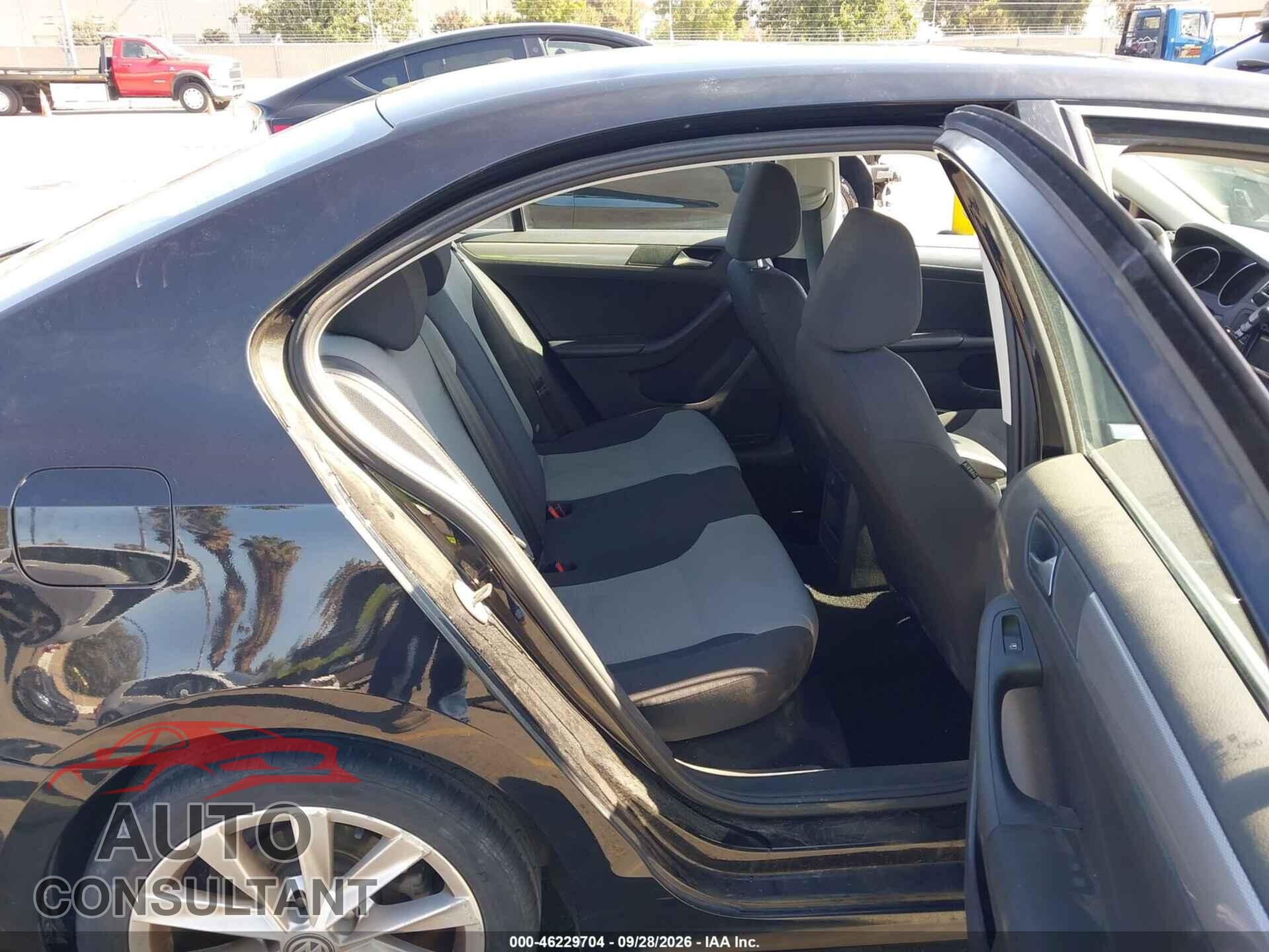 VOLKSWAGEN JETTA 2017 - 3VW2B7AJ5HM389484