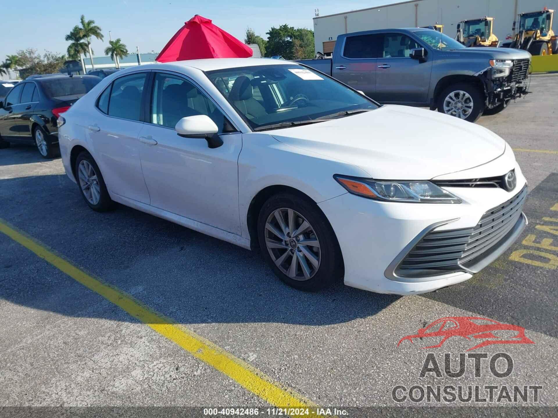 TOYOTA CAMRY 2022 - 4T1C11AKXNU637697