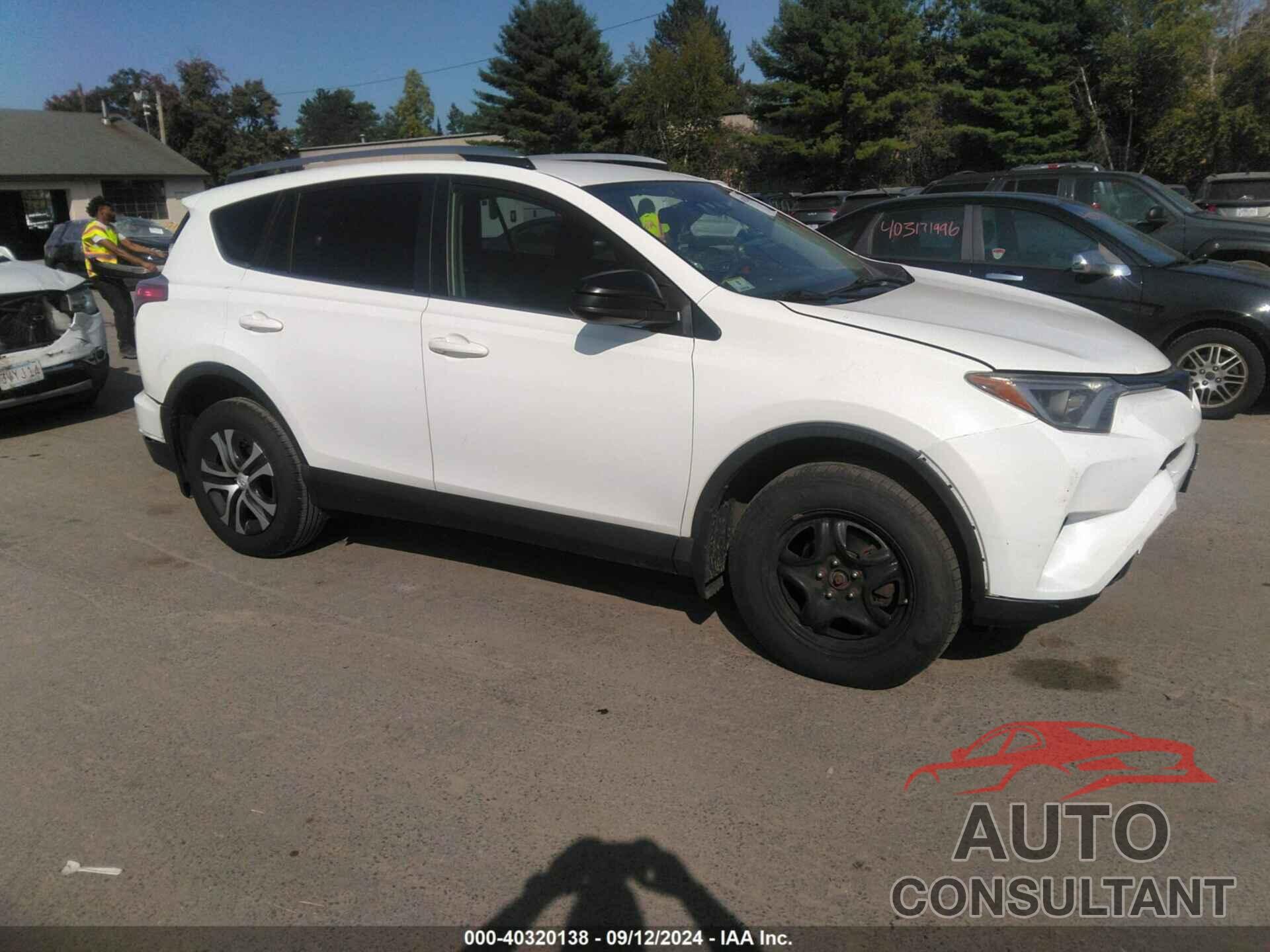 TOYOTA RAV4 2017 - JTMBFREV6HJ716715