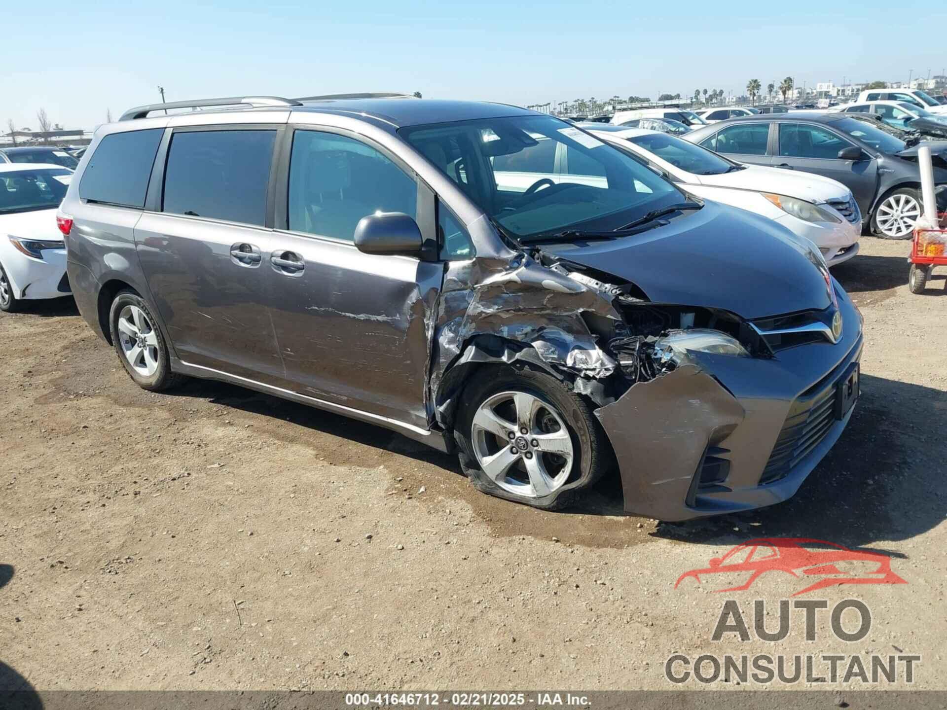 TOYOTA SIENNA 2019 - 5TDKZ3DC5KS999199