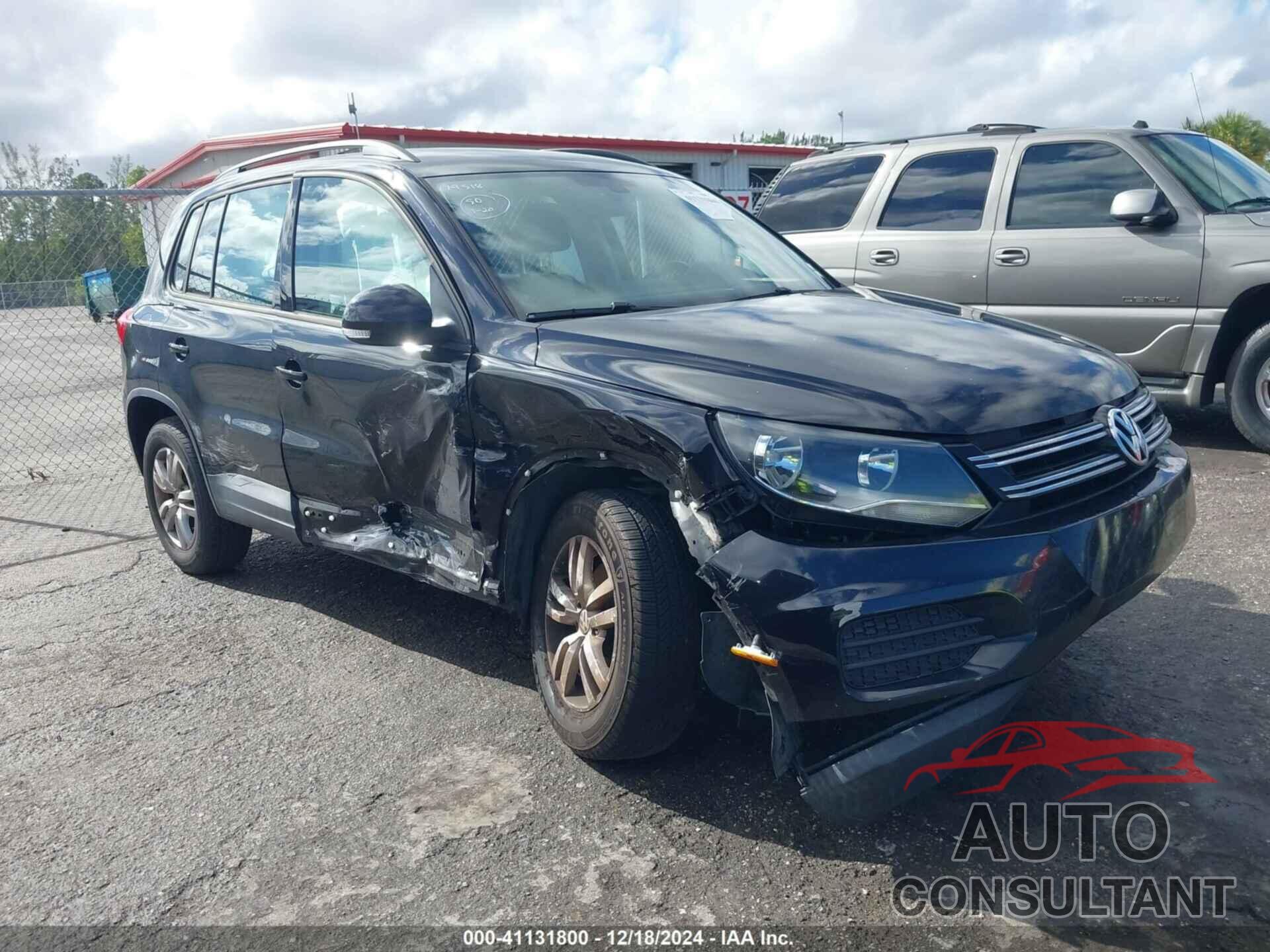 VOLKSWAGEN TIGUAN 2017 - WVGAV7AX5HK028110