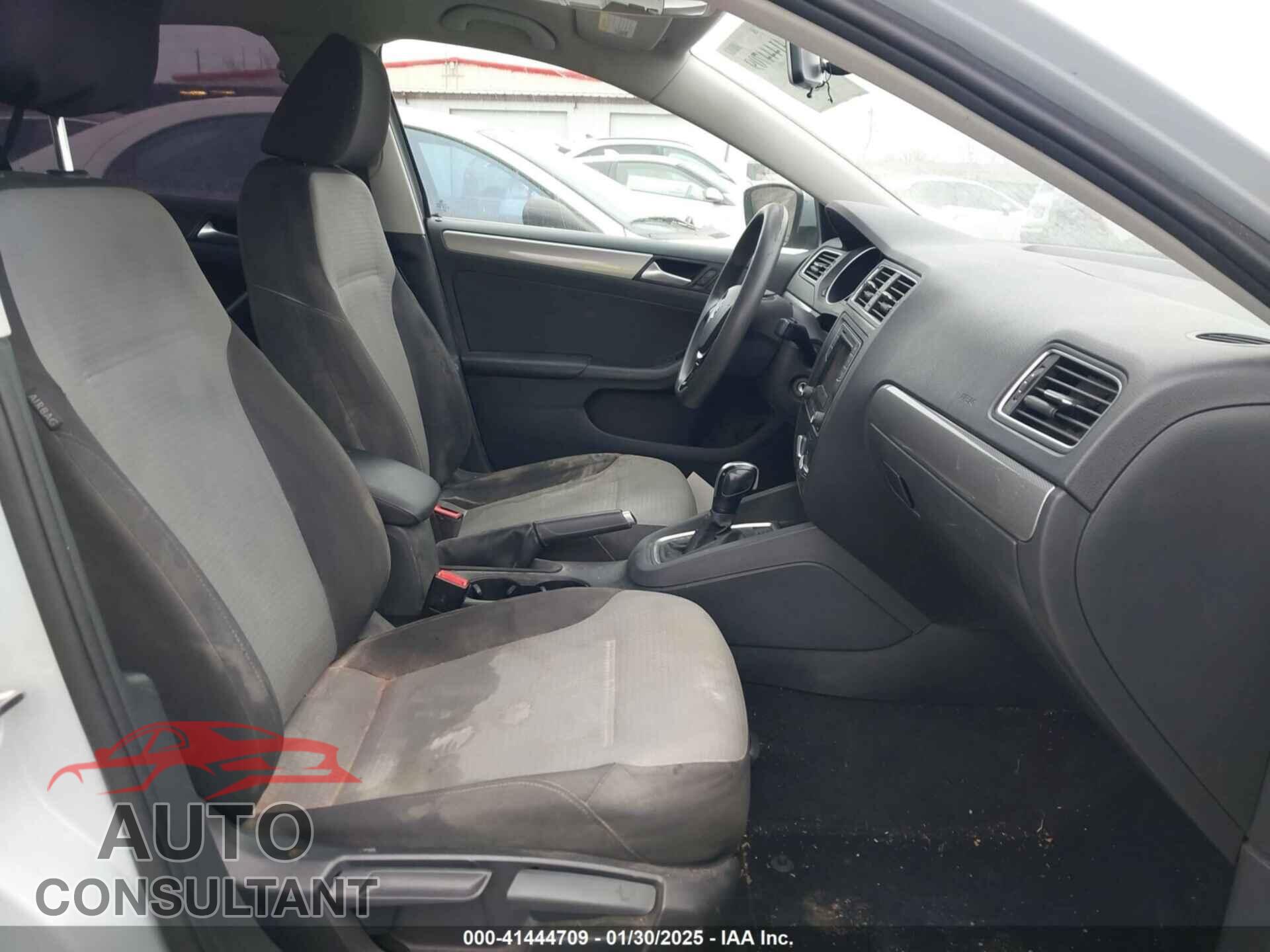 VOLKSWAGEN JETTA 2017 - 3VW2B7AJ5HM324151