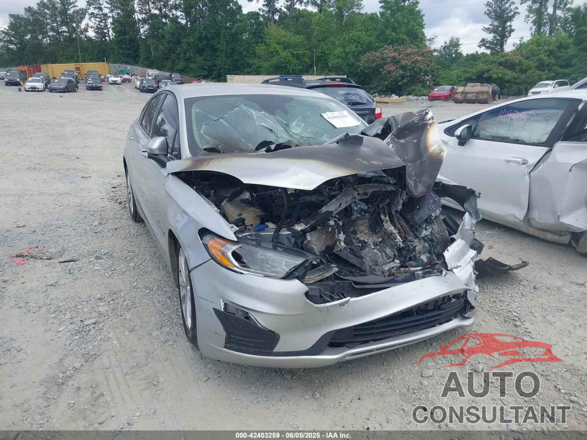 FORD FUSION HYBRID 2019 - 3FA6P0LU8KR205658