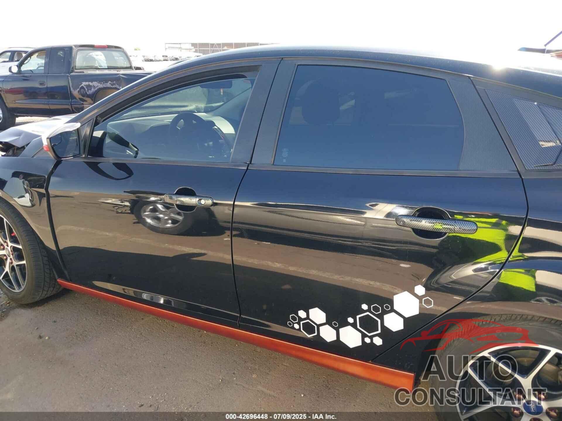 FORD FOCUS 2018 - 1FADP3M2XJL224263