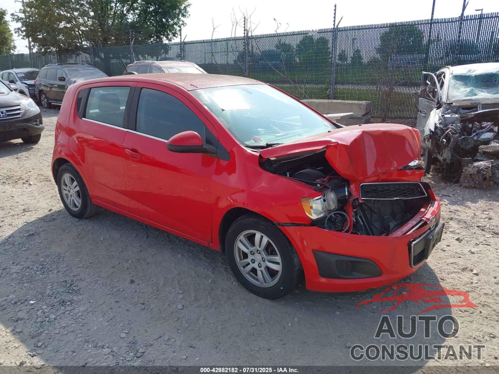 CHEVROLET SONIC 2015 - 1G1JC6SH0F4111580