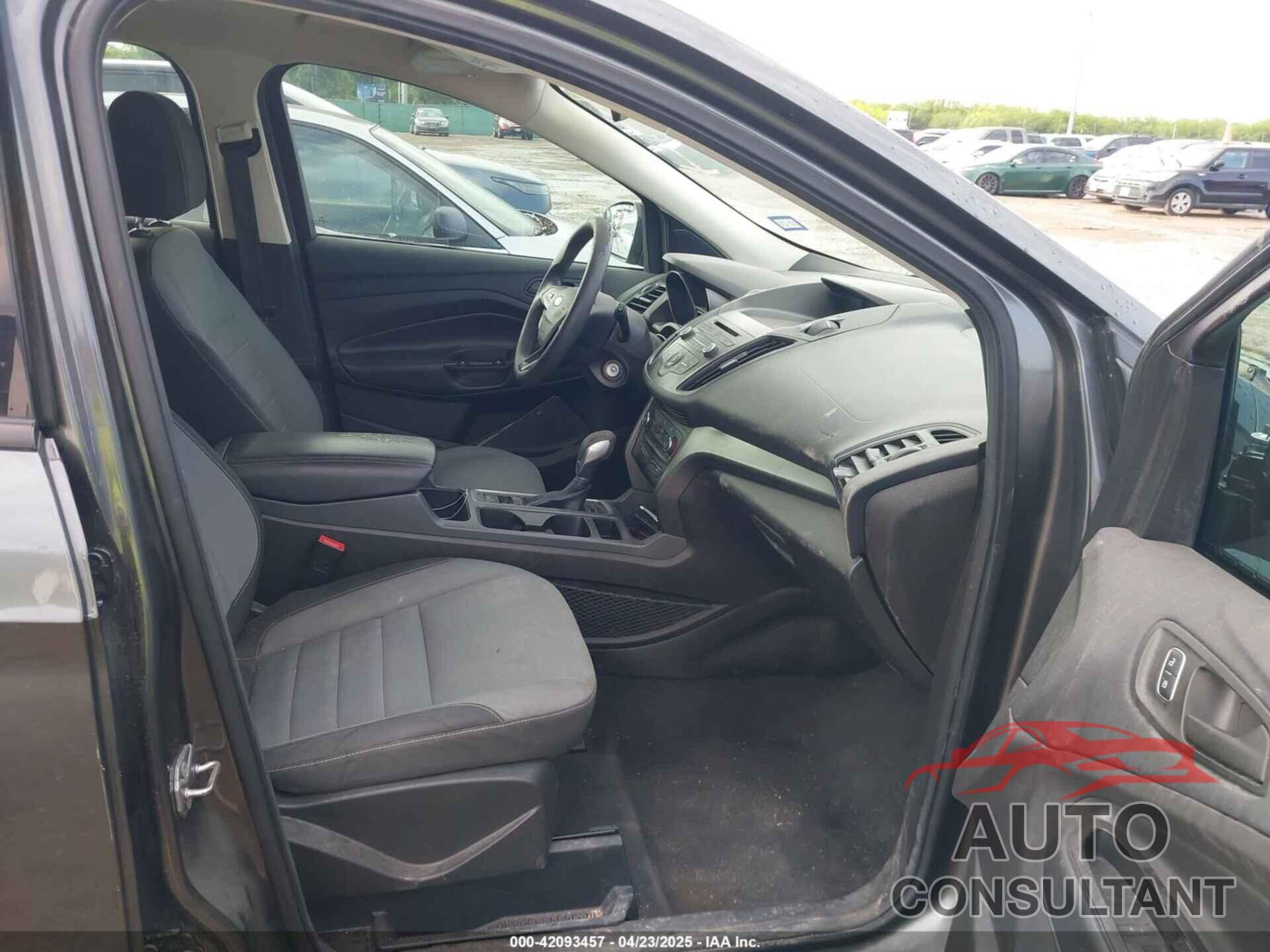 FORD ESCAPE 2017 - 1FMCU0F70HUC24455