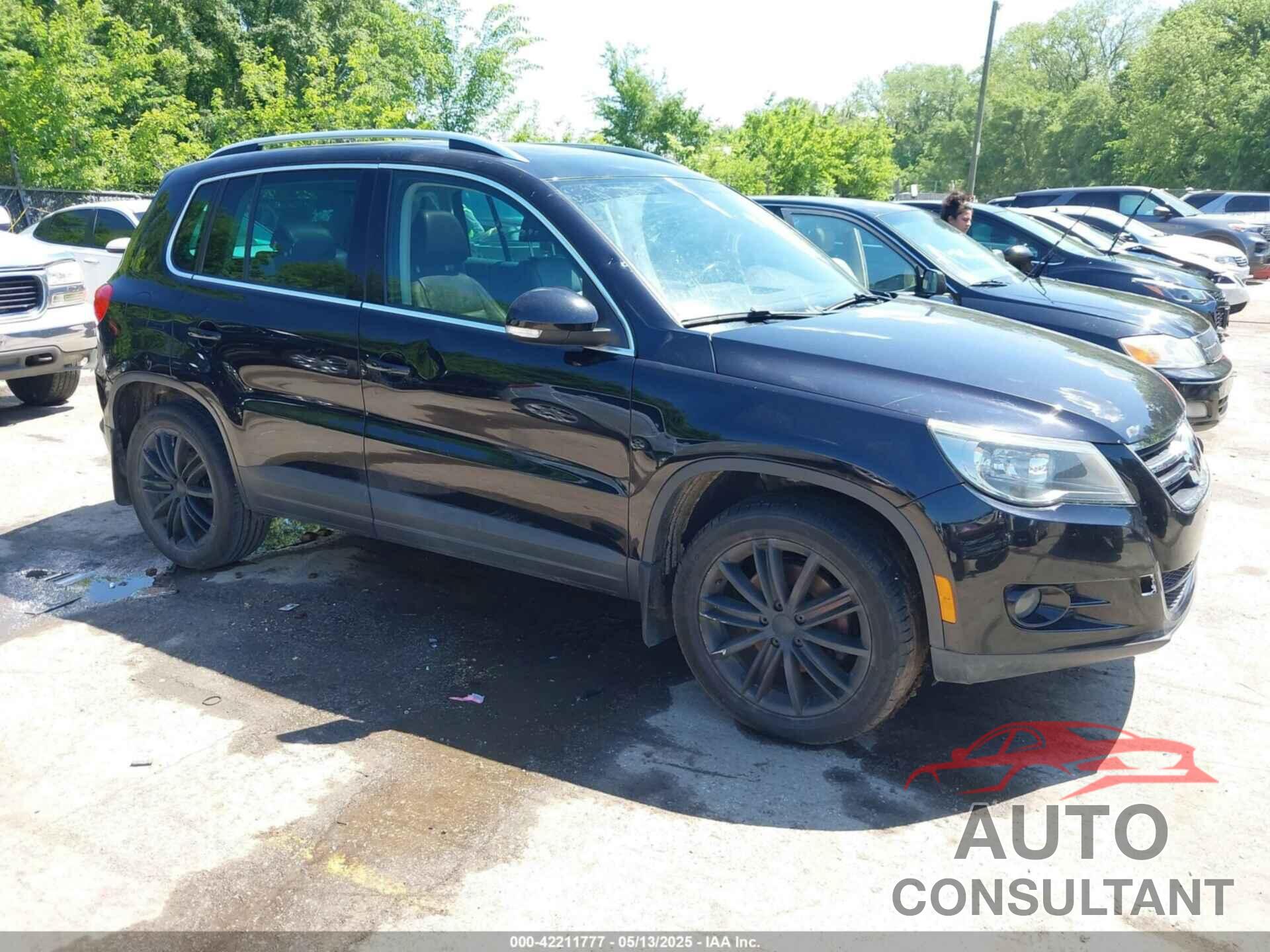 VOLKSWAGEN TIGUAN 2011 - WVGBV7AX2BW508531