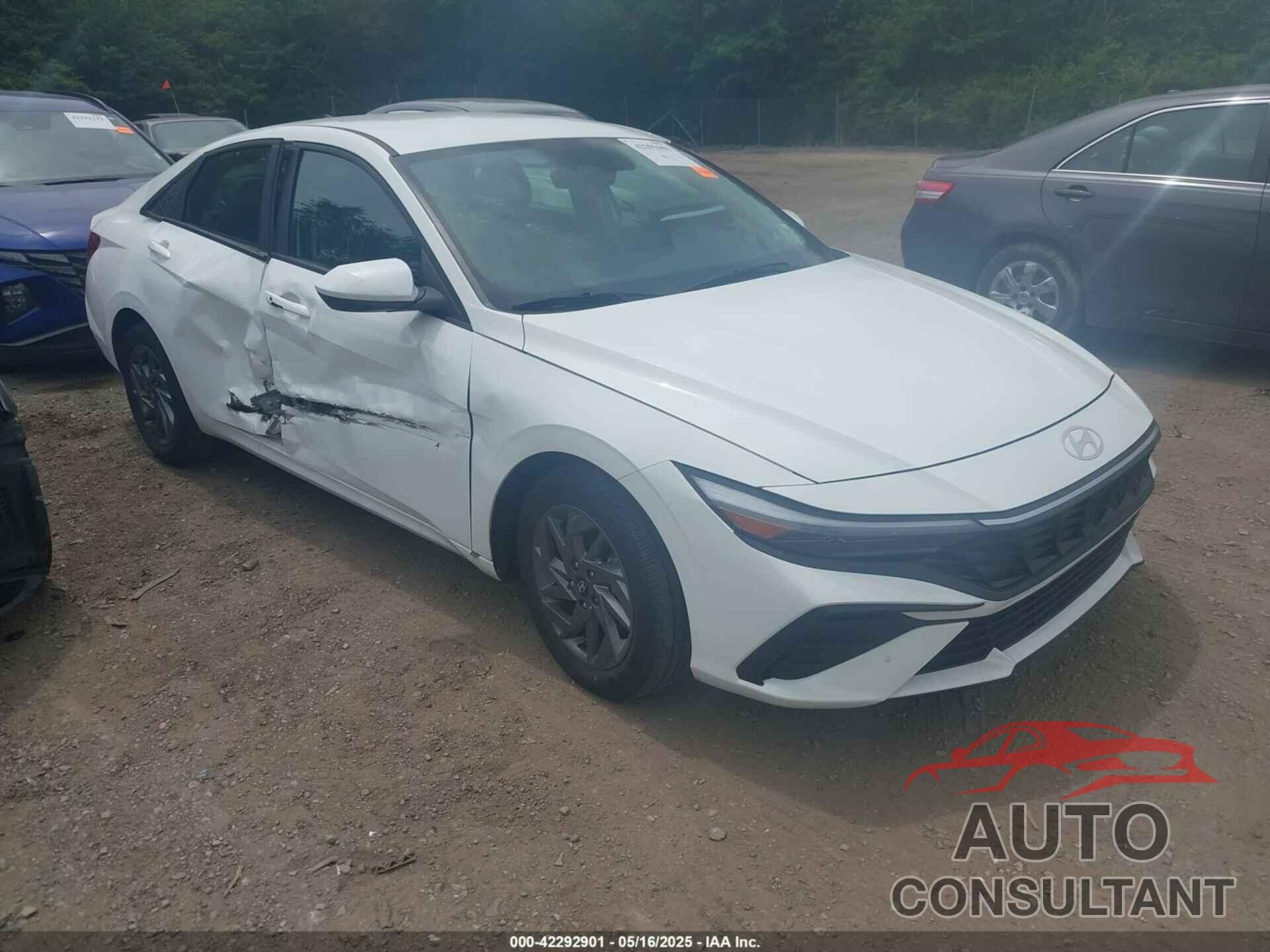 HYUNDAI ELANTRA 2024 - KMHLM4DG3RU740482